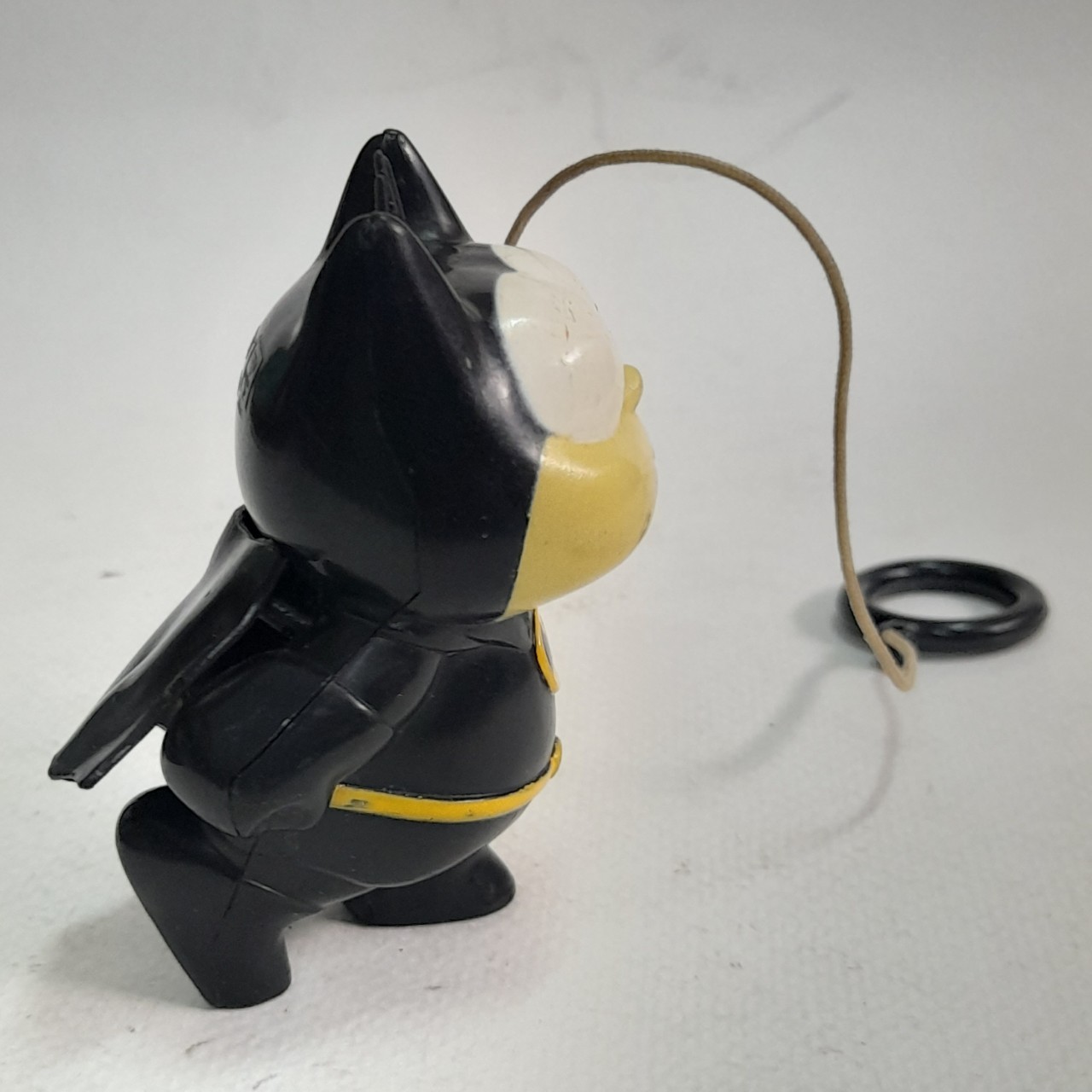 ฟิกเกอร์ พลาสติก***มีตำหนิ ตัวเชือกลานชักหมดสภาพไม่ดึงกลับ ปังปอนด์ พรีเมี่ยม 7- 11 ในอดีต ชุดปังปอนด์แบทแมน มือสองตามสภาพดีมีรอยบ้าง