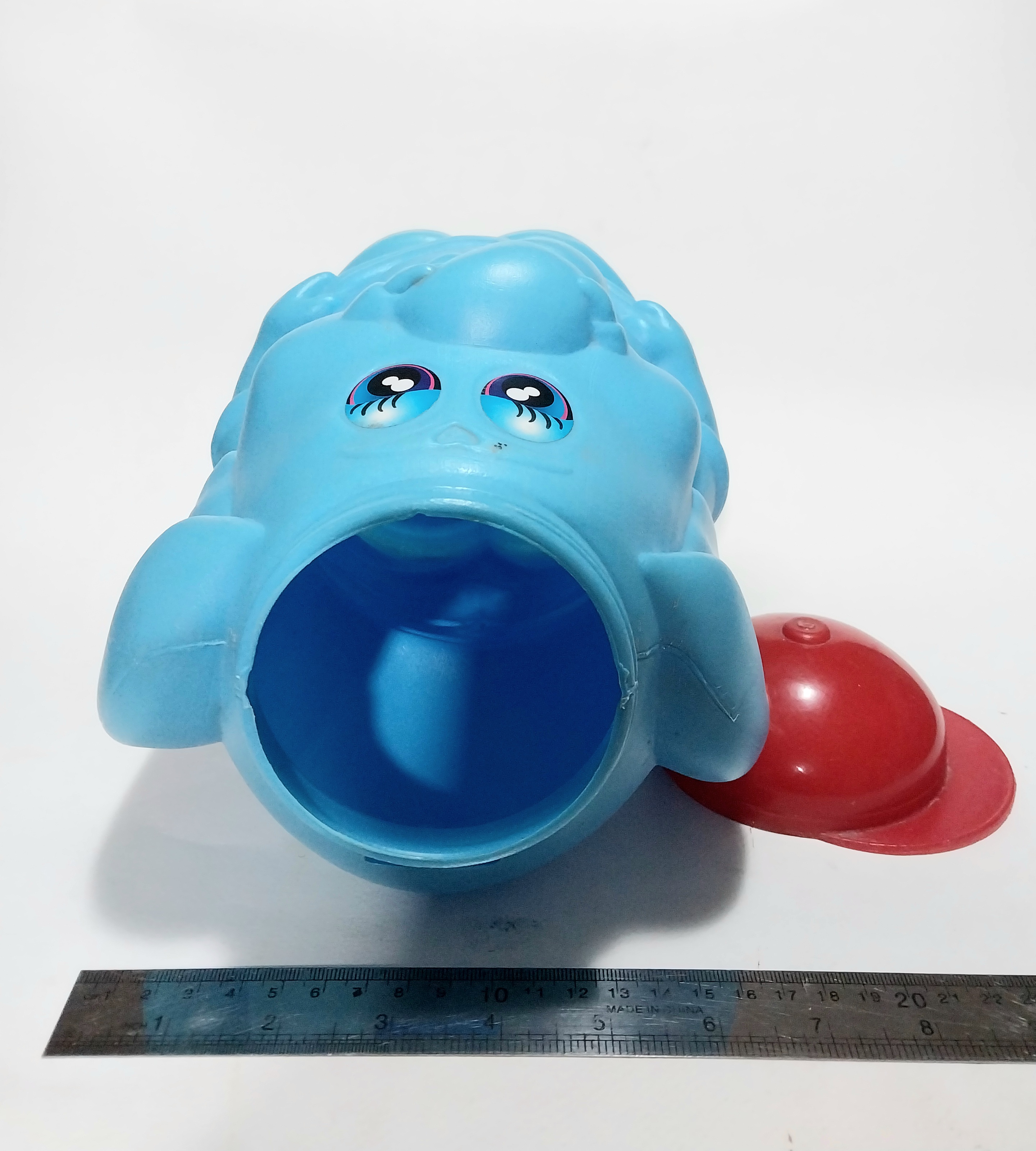 มีหลายภาพ,กระปุกออมสิน ช้างน้อยตัวใหญ่ ประมาณ 10 นิ้ว ตามภาพ งานพลาสติก โปร่ง มีหมวกเป็นฝา