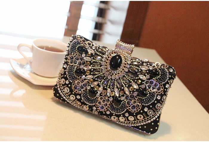 พร้อมส่ง Evening Clutch กระเป๋าออกงาน สีดำ แต่งเลื่อม และมุก สุดหรู พร้อมสายโซ่สะพายสั้น/ยาว ทรงสี่เหลี่ยม สำเนา