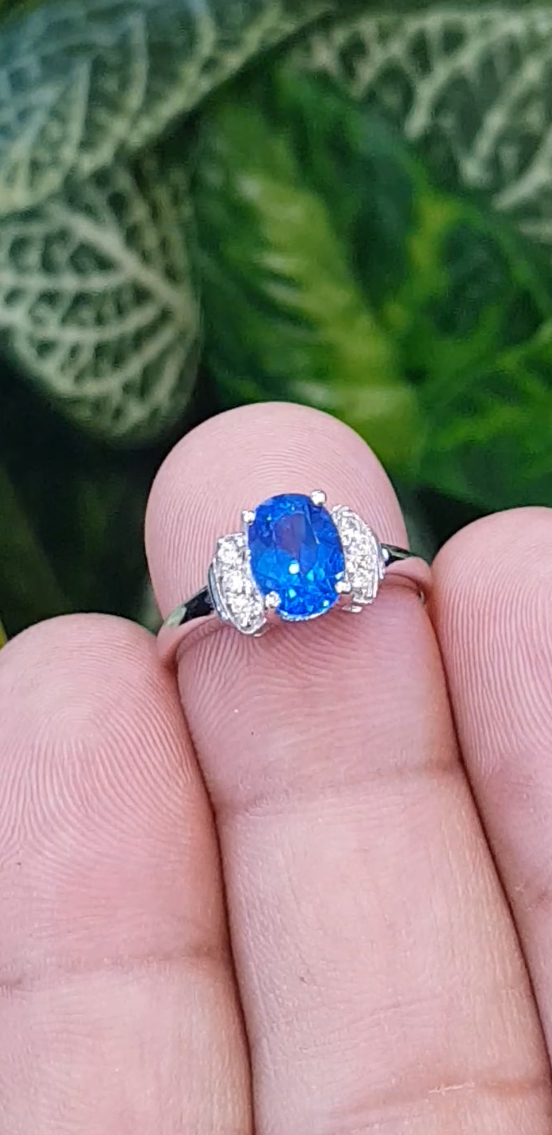แหวนโทพาส สีน้ำเงิน ( Blue Topaz Ring) (Size) 52 ตัวเรือนเงิน ชุบทองคำขาว/โรเดียม ประดับด้วยเพทาย เพชร CZ คัดคุณภาพ