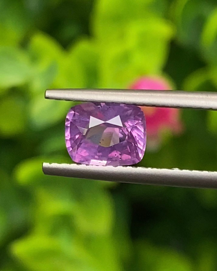 พลอย เพอเพิล แซฟไฟร์ สีม่วง Purple Sapphire ดิบ (Unheated) 1.13 กะรัต (Cts.) พลอยแท้ อัญมณีมงคลประจําวันเกิด เครื่องประดับพลอย