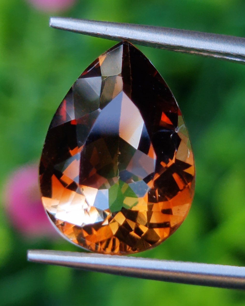 พลอย แชมเปญ โทแพซ Champagne Topaz 8.10 กะรัต พลอยแท้ อัญมณีมงคลประจําวันเกิด เครื่องประดับพลอย
