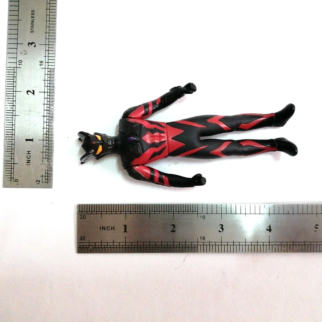 ซอฟ 4นิ้ว (โดยประมาณ ตามภาพ)อุลตร้าแมน ซีโร่ ดาร์คเนส Ultraman Zero Darknessสภาพดี มีรอยบ้าง