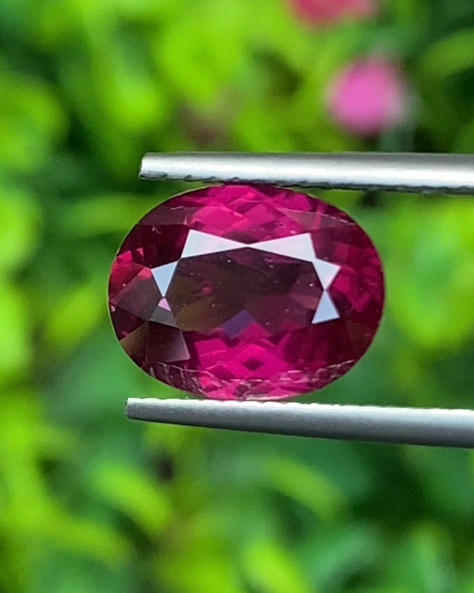 พลอย โรโดไลต์ กาเน็ท Rhodolite Garnet 4.025 กะรัต Cts.พลอยแท้ อัญมณีมงคลประจําวันเกิด เครื่องประดับพลอย