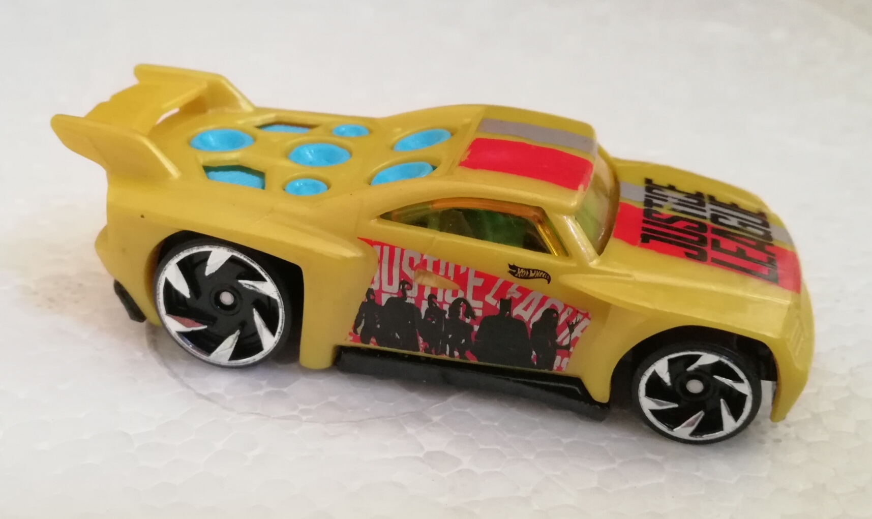 รถเหล็ก Die Cast, Bassline พิมพ์ลาย จัสติกลีก Justice League ของใหม่ ไม่มีแพ็ค สีเหลือง **อาจมีตำหนิเล็กน้อย โปรดตรวจสอบทุกภาพ