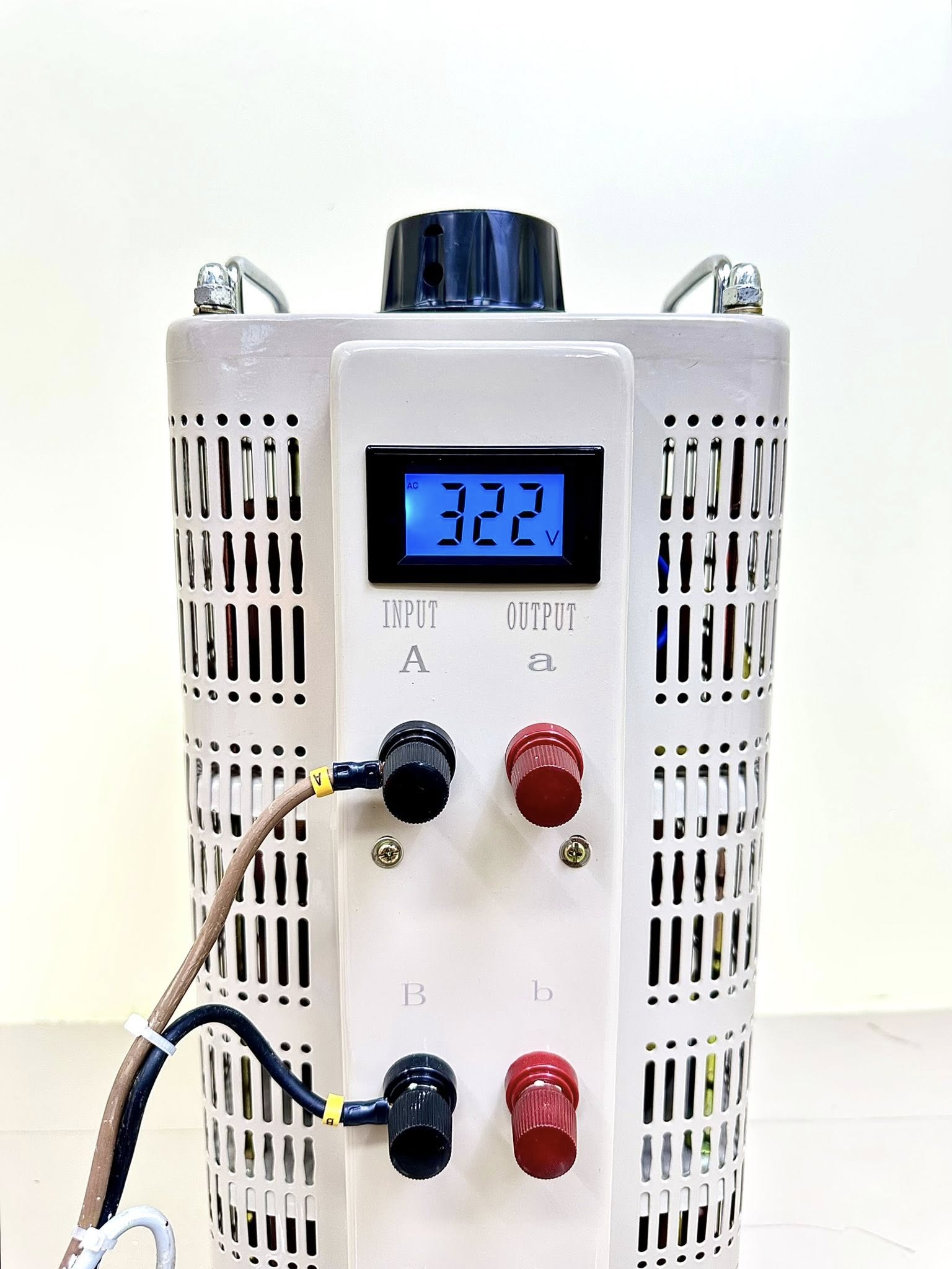 วาริแอค หม้อแปลงปรับแรงดันไฟฟ้าชนิดแกนหมุน 6Kva 3 เฟส