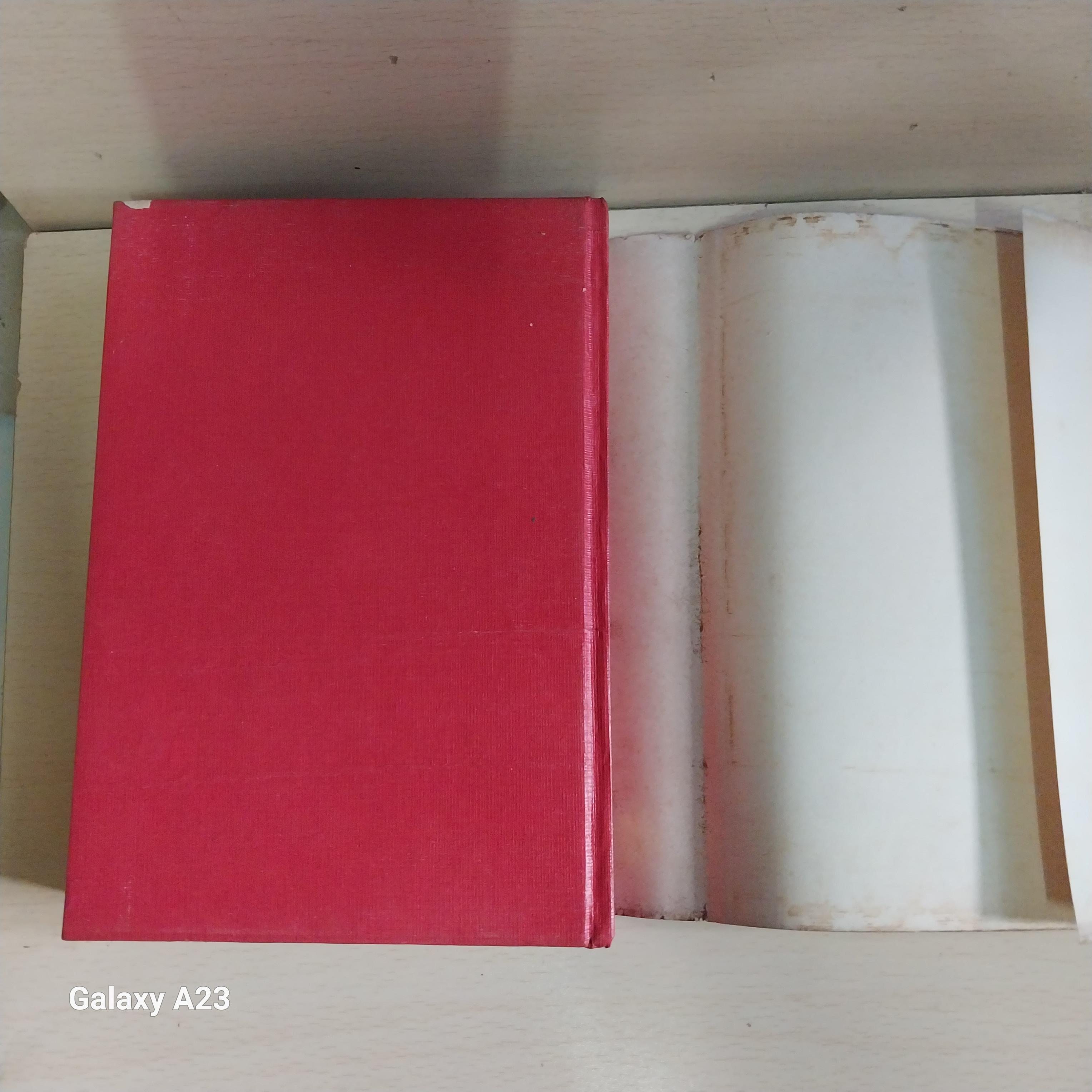 มีหลายภาพ * หนังสือเก่ามีตำหนิโปรดดูทุกภาพ หนังสือนิยายเก่า มาก 2 เล่มจบ ปกแข็ง เรื่อง ไปสู่ฉิมพลี โดย กฤษณา อโศกสิน พิมพ์ครั้งที่ 2 พ.ศ 2520 โดยรวมสภาพดี ราคาปก 100 บาท