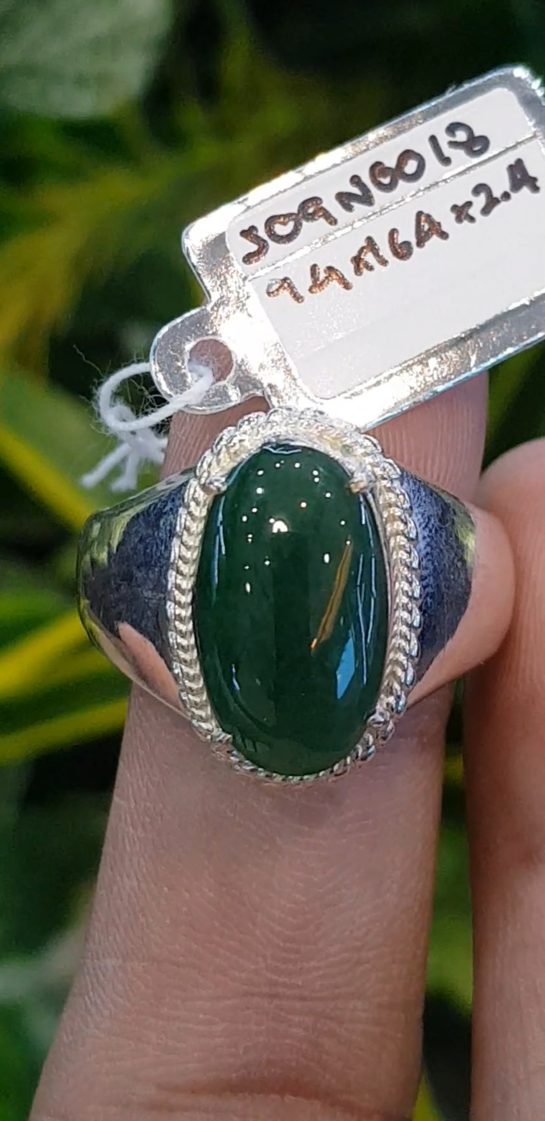 หยก พม่า แท้ Jade แหวนหยก 翡翠戒指 (Jadeite ring) 3.00 กะรัต (Cts.) ดิบ ไม่ผ่านการปรับปรุง (Type A) พม่า (Myanmar)