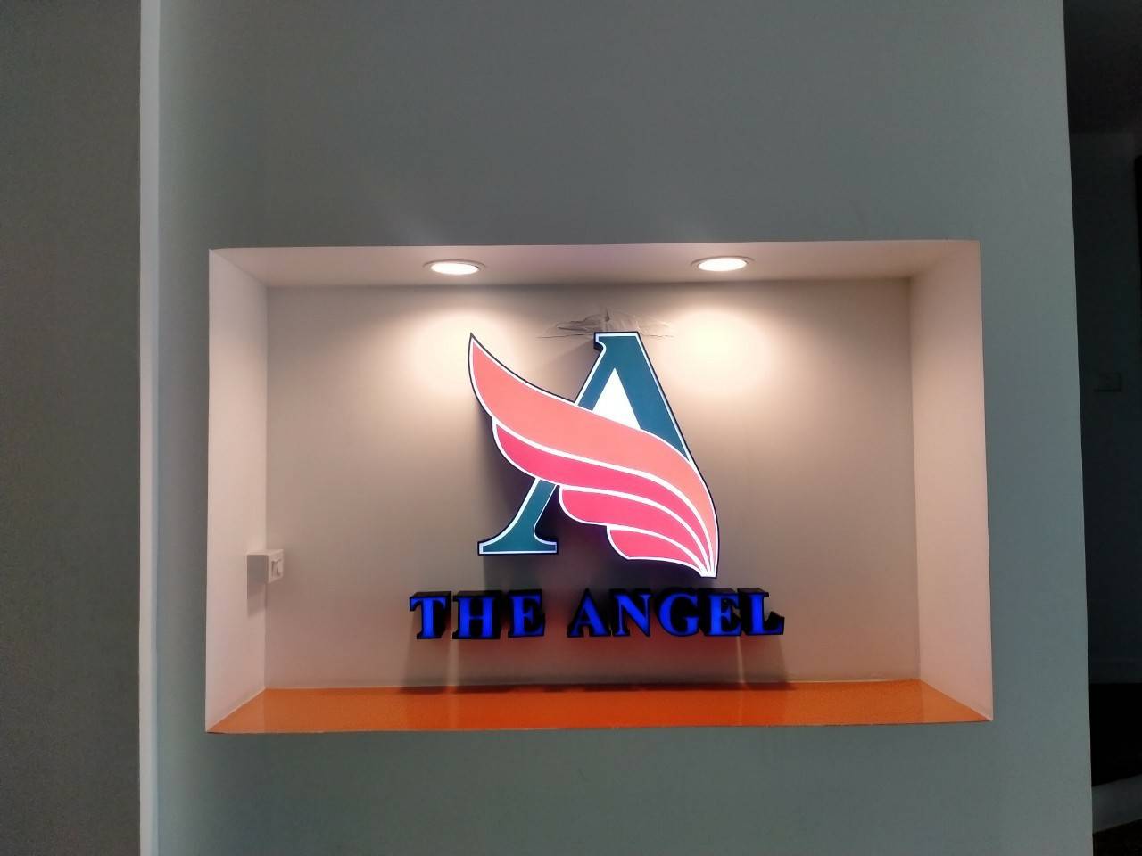 กล่องไฟไดคัท หน้าอะคริลิคติดสติกเกอร์ตามแบบ