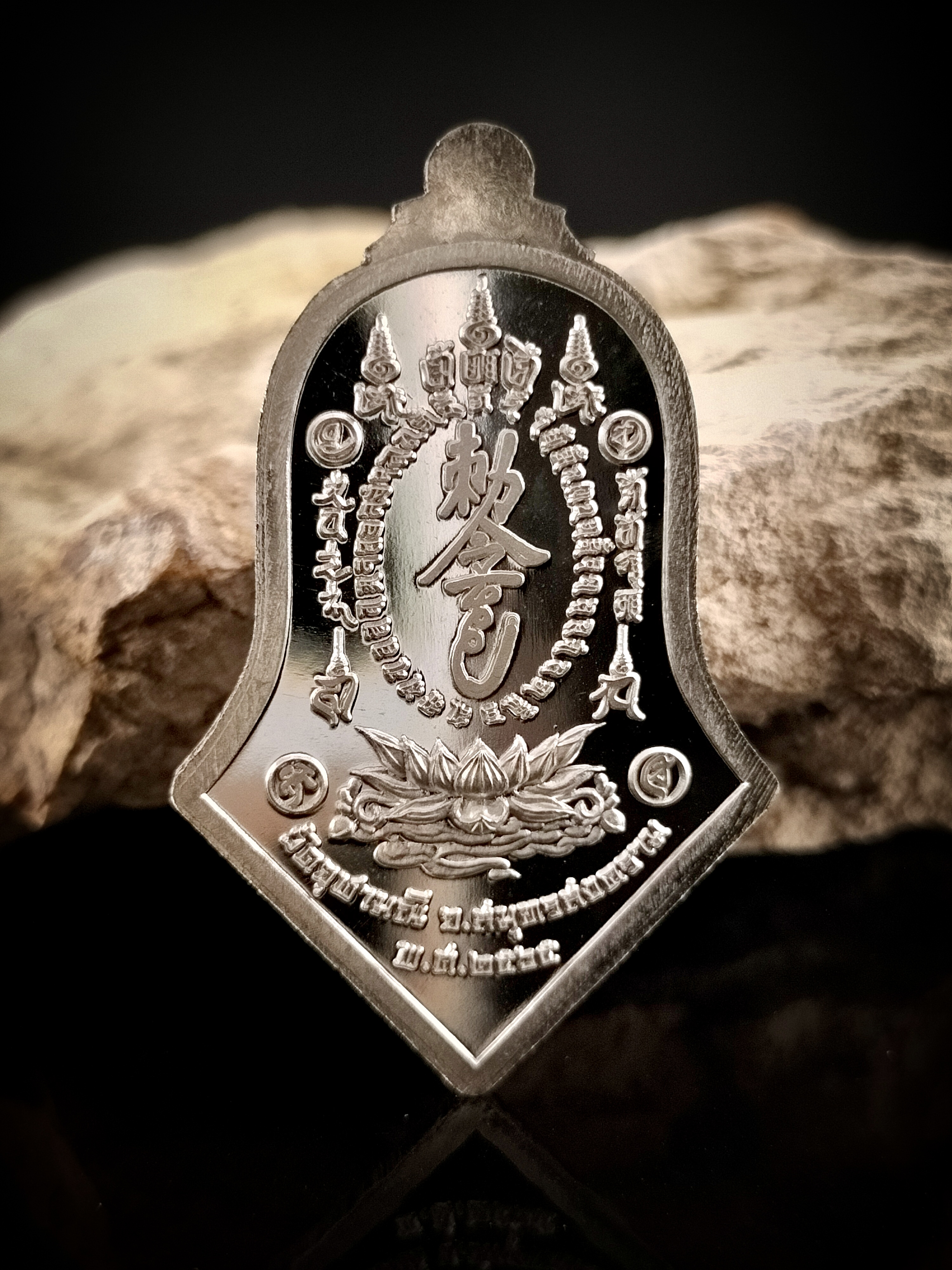 เหรียญกันชงทรงจำปี พุทธศักราช๒๕๖๕ รุ่น๕ “เสริมมงคล” หลวงพ่ออิฏฐ์ วัดจุฬามณี