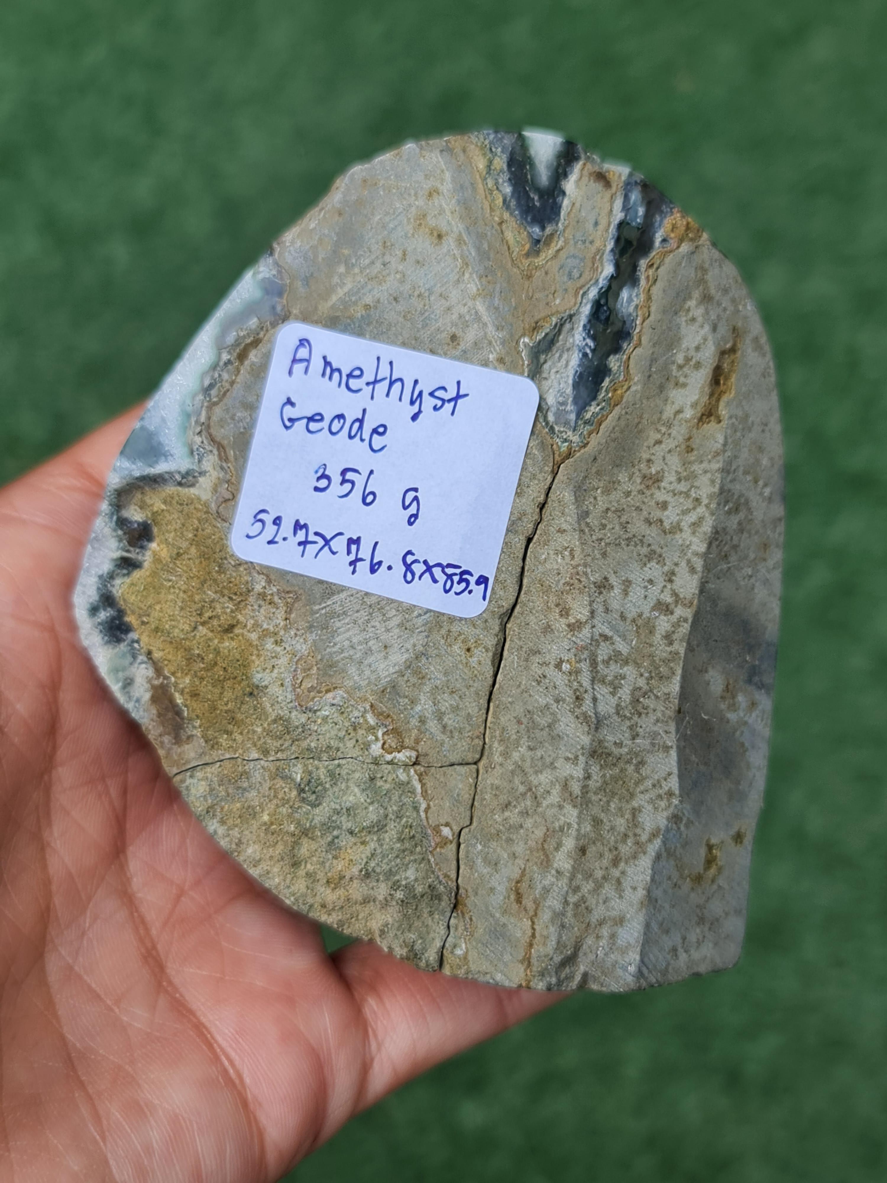 ก้อน ผลึก อเมทิส จีโอด Amethyst Geode 356 กรัม (grams.) พลอยแท้ อัญมณีมงคลประจําวันเกิด เครื่องประดับพลอย