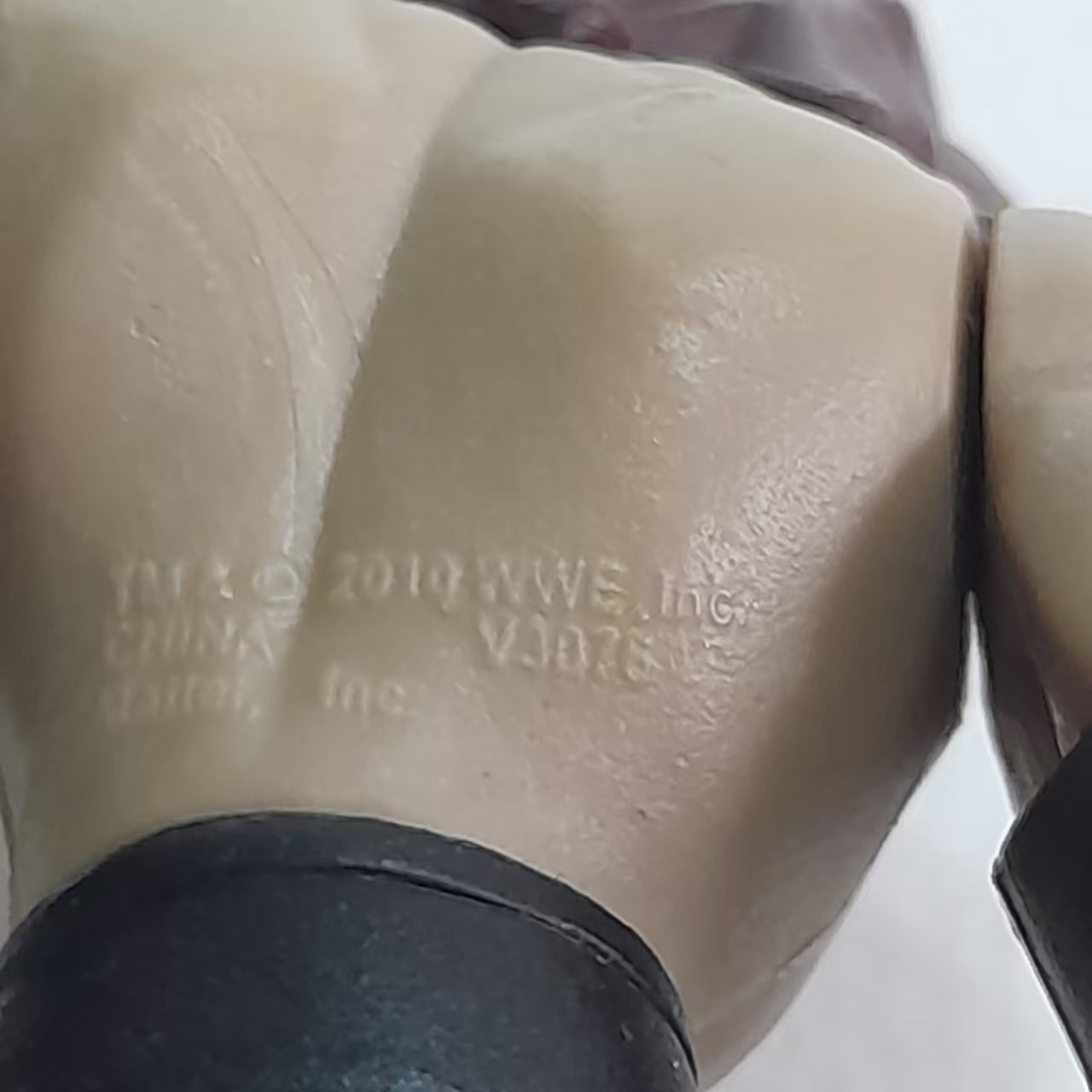 ฟิกเกอร์พลาสติก/ ยาง ,มีหลายภาพ,นักมวยปล้ำ john morrison wwe ขนาด 2-2.5 นิ้ว ขยับ แขน ตัว ได้ มือสองสภาพดี มีตราปั๊ม ขนาดตามรูป มีรอยบ้าง