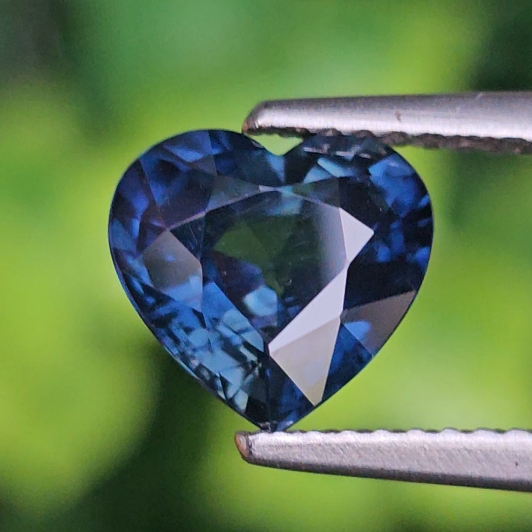 พลอย ไพลิน (Blue Sapphire) 2.21 กะรัต (Cts.) พลอยแท้ อัญมณีมงคลประจําวันเกิด เครื่องประดับพลอย