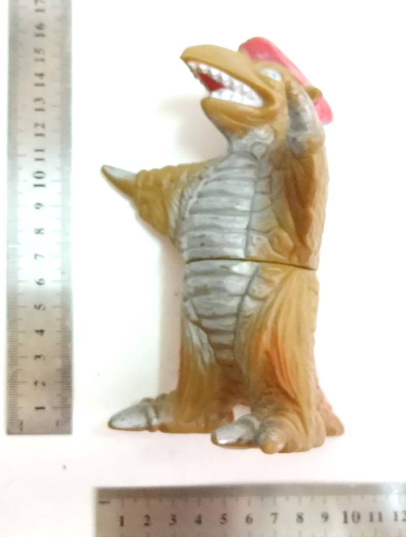 ซอฟ6นิ้ว สัตว์ประหลาดนกยักษ์ ซอฟงานวัดญี่ปุ่น ขนาดประมาณ6นิ้ว สภาพและสีเดิมๆ ซอฟยังนิ่มไม่มีรอย ครบสมบูรณ์ สภาพสะสมเก่าเก็บ