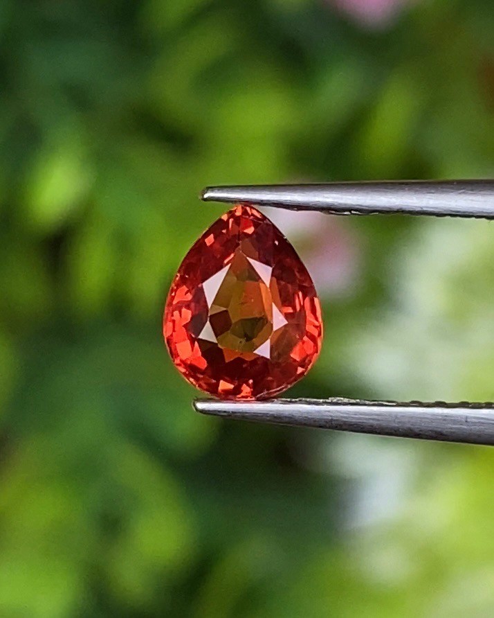 พลอย ออเรนจ์ แซฟไฟร์ Orange Sapphire 0.93 กะรัต (Cts.) พลอยแท้ อัญมณีมงคลประจําวันเกิด เครื่องประดับพลอย