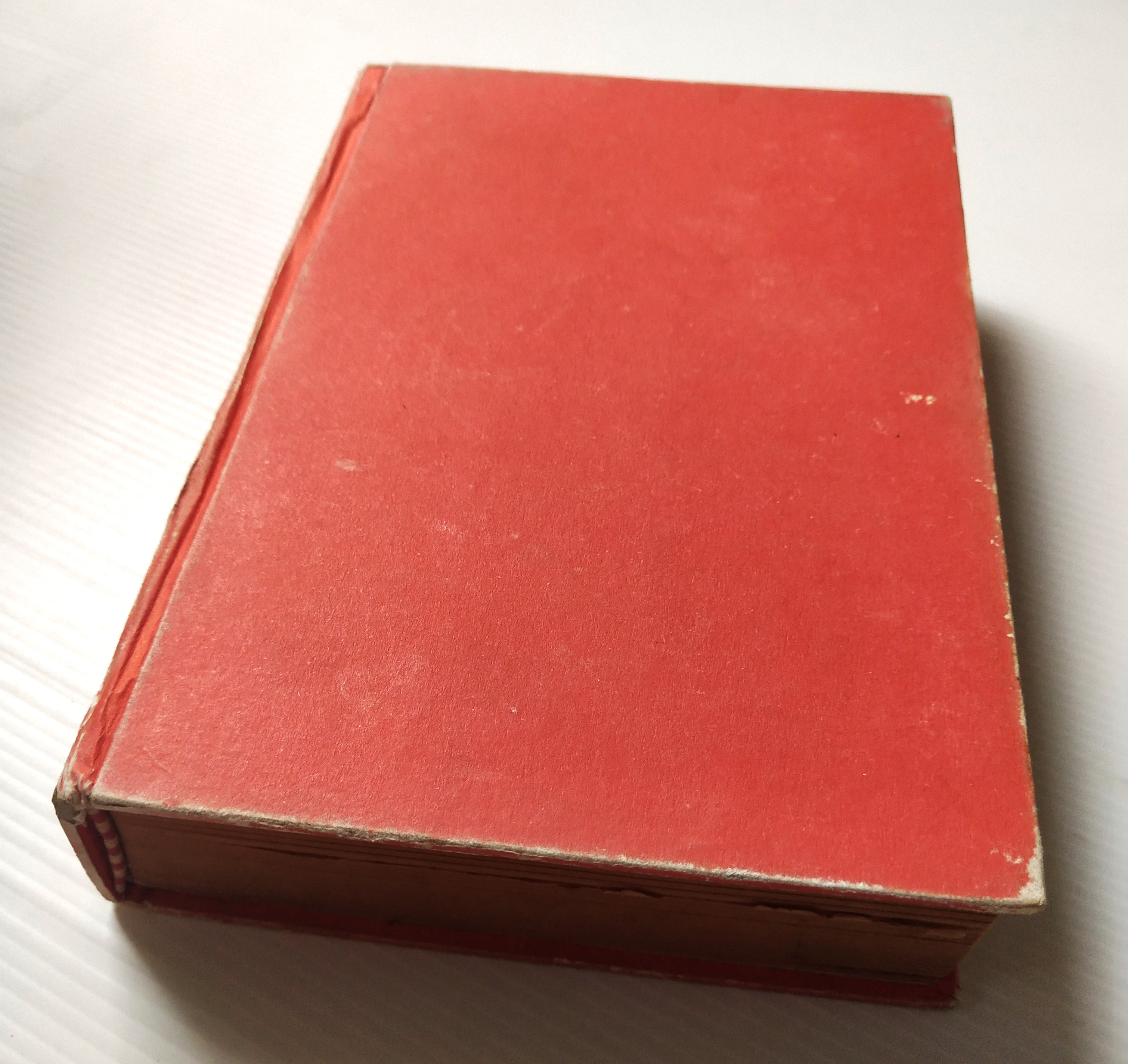 หนังสือนิยายเก่า ปี 2536 ปกแข็ง ไม่มีปกนอก **มีตำหนิบ้าง ตามภาพ "สวรรค์เหิน" โดย จามรี พรรณชมพู