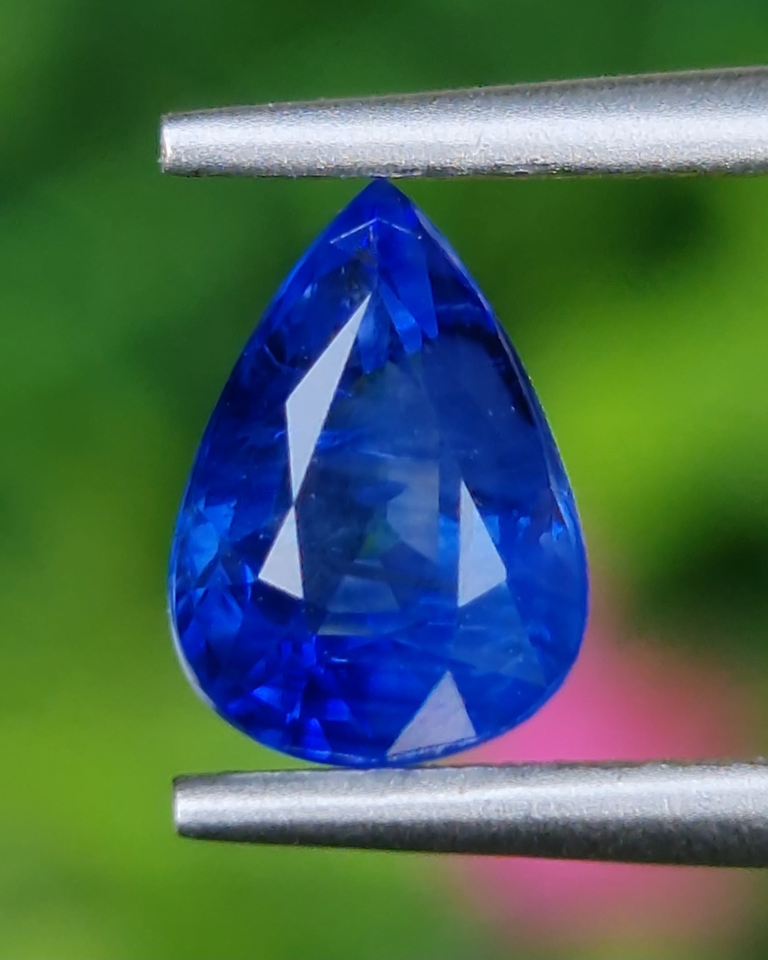 พลอย ไพลิน (Blue Sapphire) 1.17 กะรัต (Cts.) *สีพิเศษ รอยัลบลู (Royal Blue) พร้อมใบเซอร์ พลอยแท้ อัญมณีมงคลประจําวันเกิด เครื่องประดับพลอย