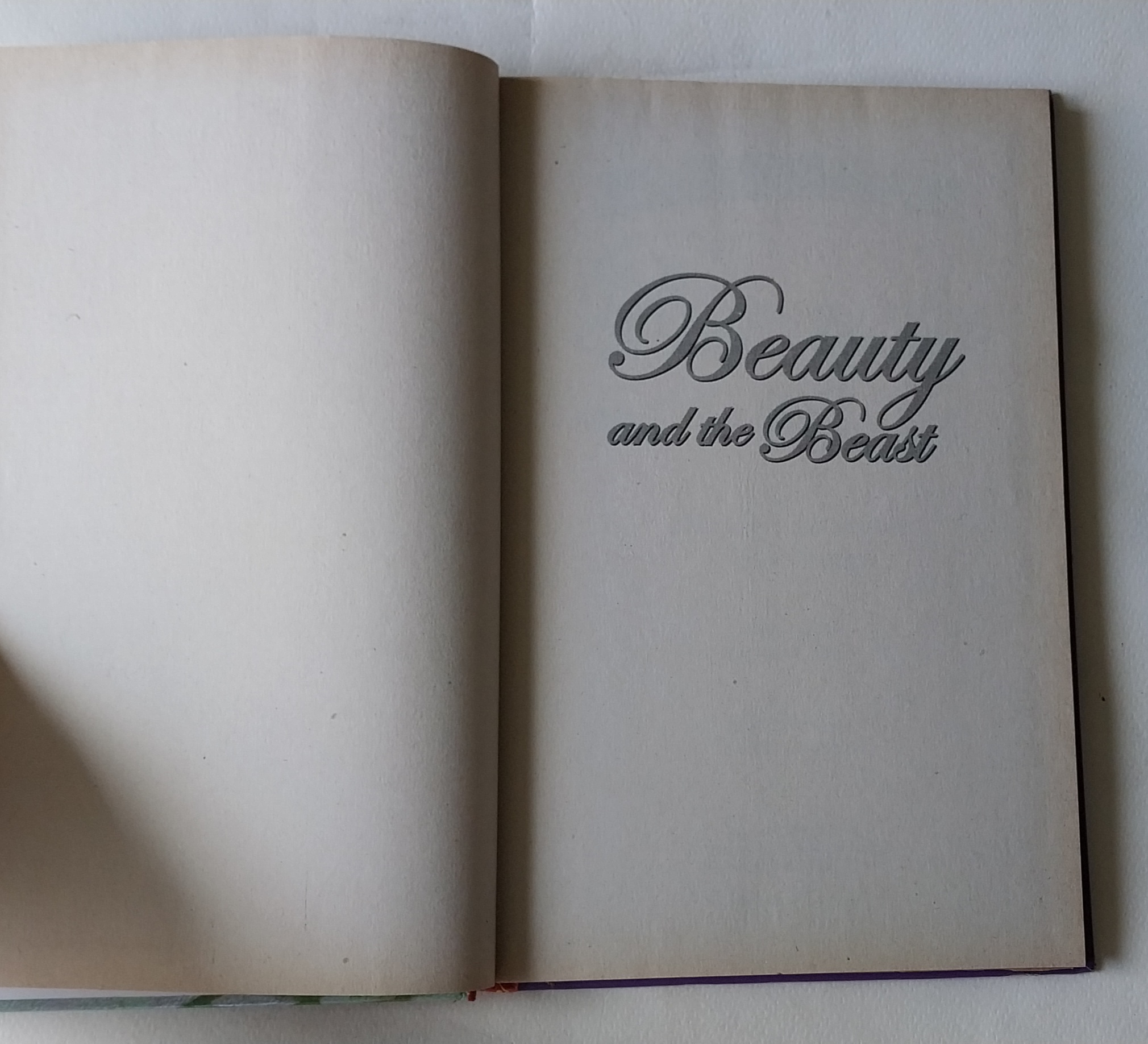 หนังสือนิทานภาษาอังกฤษ สภาพเก่าเก็บ บิวตี้แอนด์บีสต์ ปกแข็ง เนื้อหาขาวดำ พร้อมภาพประกอบทั้งเล่ม Treasury of Illustrated Classics ,Beauty and the Beast ,Madame le Prince de Beaumont,Modern Publishing