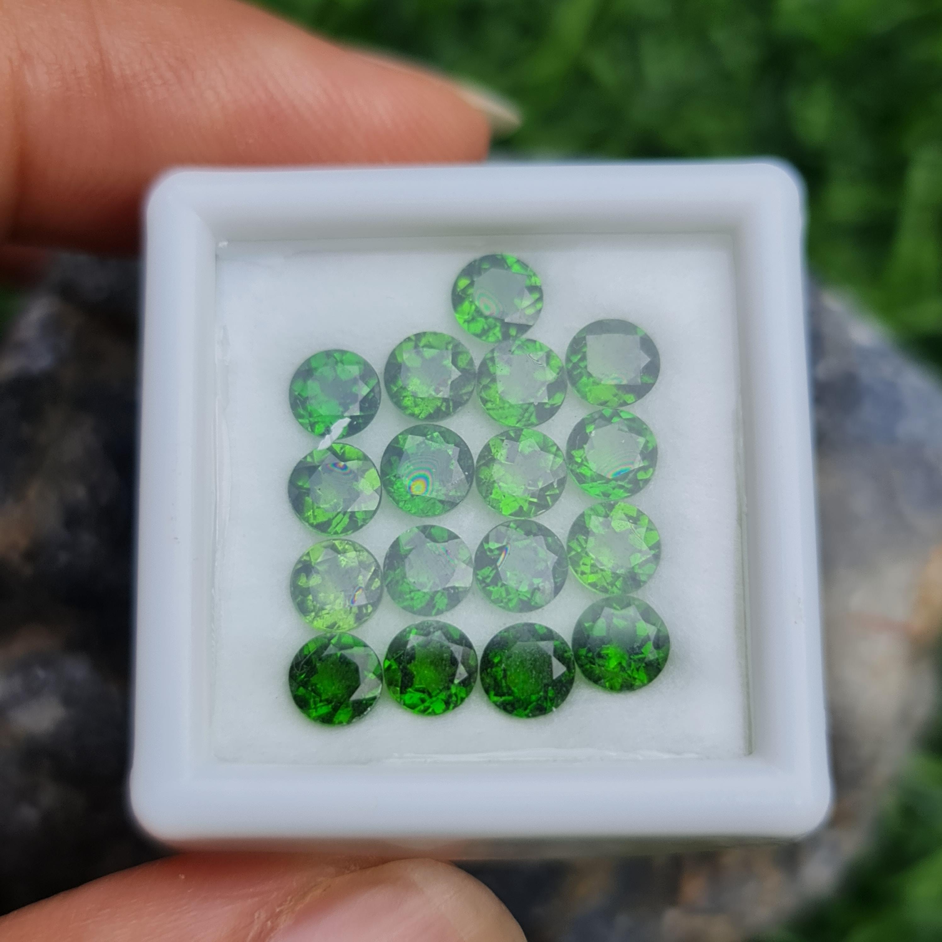 พลอย โครม ไดออพไซด์ Chrome Diopside 4.80 กะรัต (Cts.) 17 เม็ด พลอยแท้ อัญมณีมงคลประจําวันเกิด เครื่องประดับพลอย
