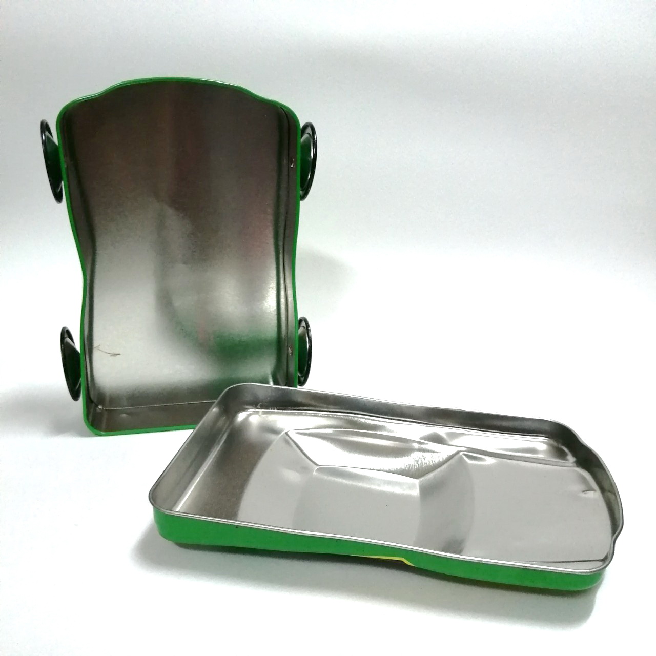 กล่องสังกะสีรูปรถของไมโล พรีเมียมแถมจากไมโลขนาดราว7นิ้ว เปิดได้ ล้อหมุนได้ สภาพดีมีรอยบ้าง