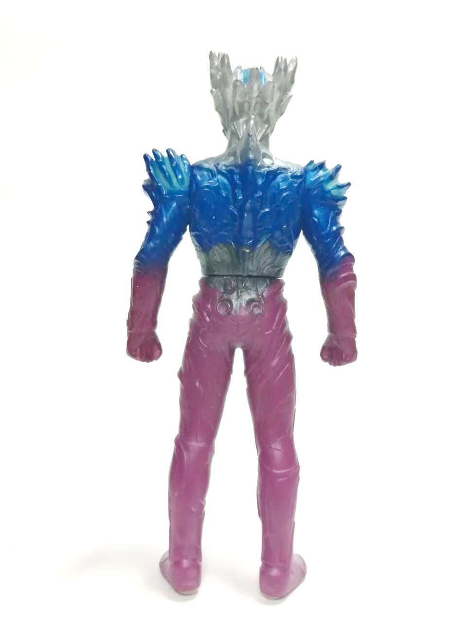 ซอฟ6.5- 7 นิ้ว อุลตร้าแมนซาก้า bandai2011รุ่นเรืองแสงในที่มืด มือสองสภาพดีมีรอยบ้าง