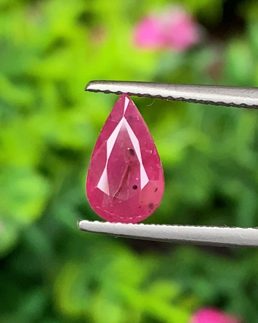 พลอย ทับทิม สยาม Siam Ruby sapphire 2.06 กะรัต (Cts.) พร้อมใบเซอร์ พลอยแท้ อัญมณีมงคลประจําวันเกิด เครื่องประดับพลอย