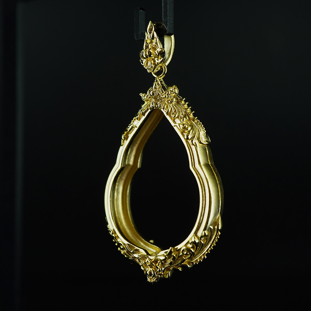 (แบบที่2) กรอบเนื้อทองเหลืองชุบทอง สำหรับองค์พระขนาด ความสูง 3.3 ความกว้าง 2.4 เซนติเมตร