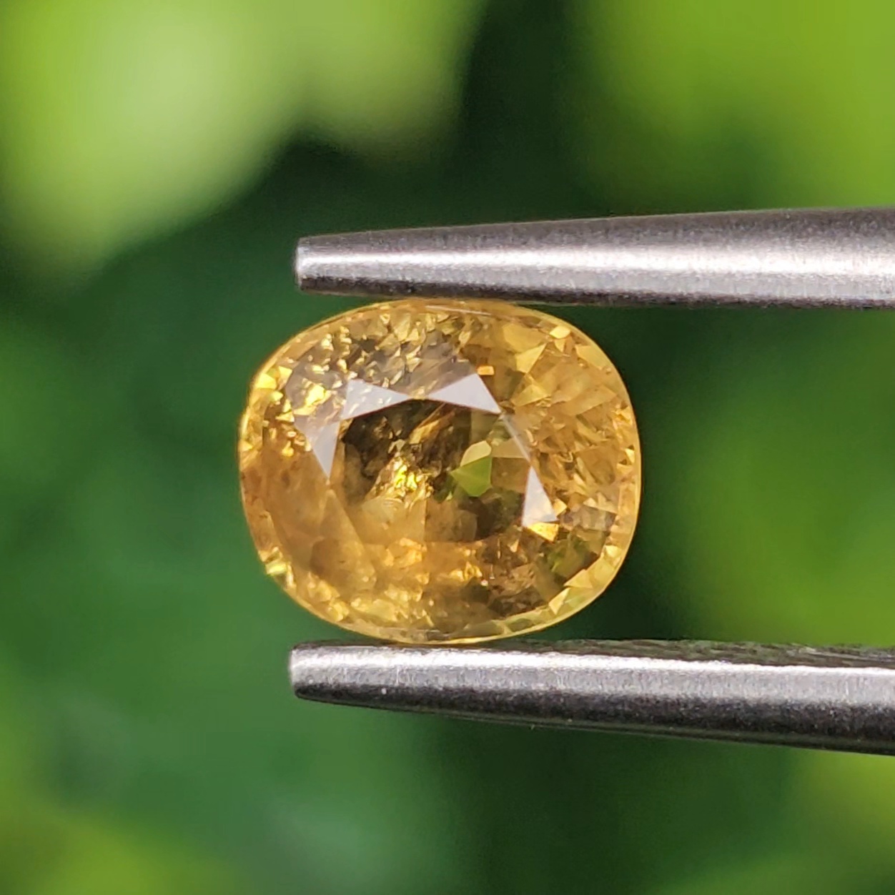 พลอย บุษราคัม yellow sapphire 0.86 กะรัต (Cts.) พลอยแท้ อัญมณีมงคลประจําวันเกิด เครื่องประดับพลอย