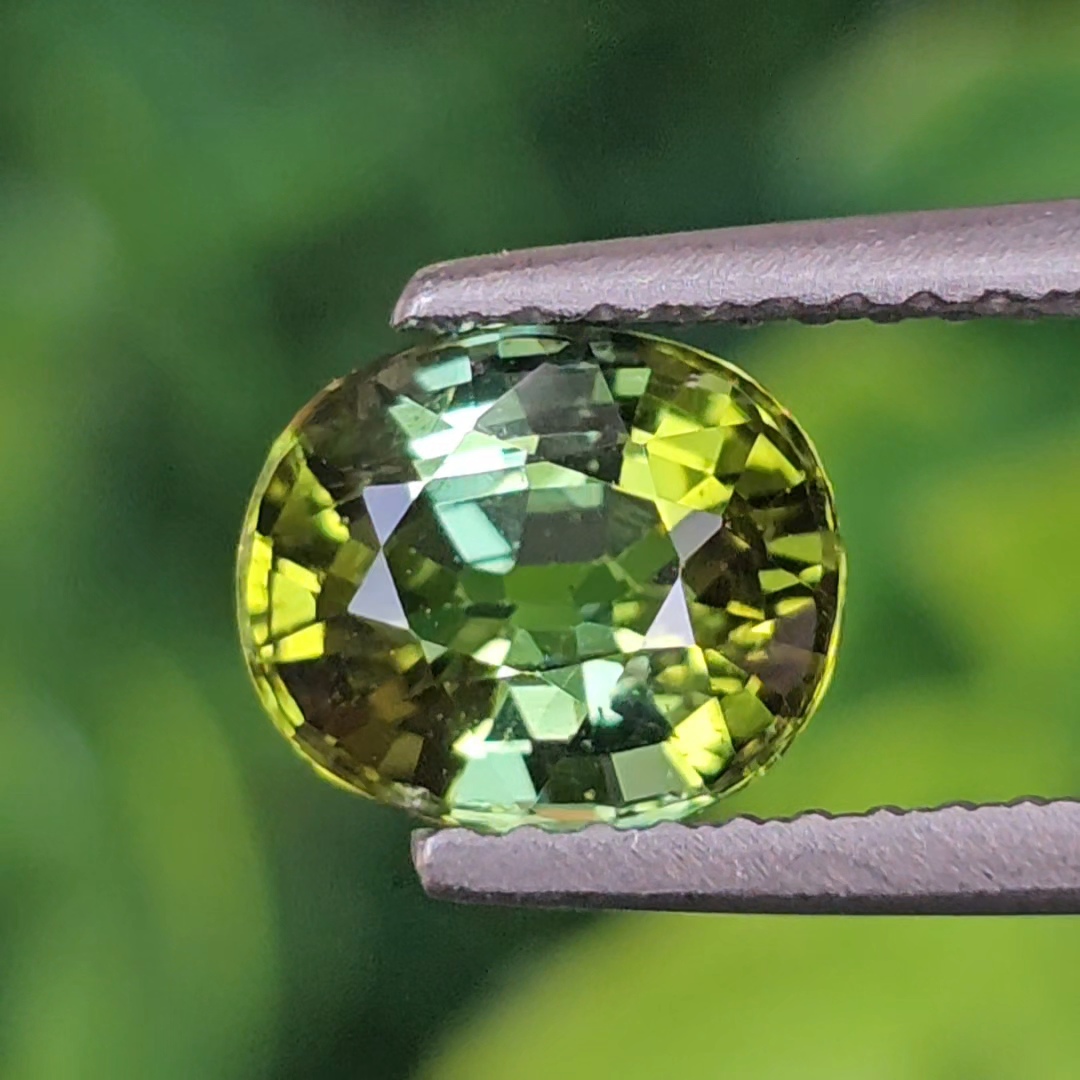 พลอย ทัวร์มาลีน Tourmaline 1.41 กะรัต (Cts.) พลอยแท้อัญมณีมงคล ประจําวันเกิด เครื่องประดับพลอย