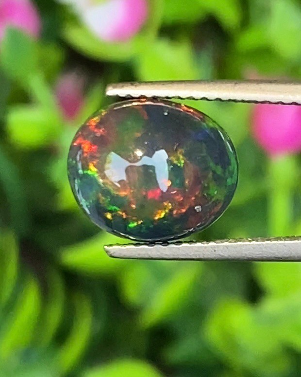 พลอย แบล็ก โอปอล Black Opal 3.31 กะรัต (Cts.) พลอยแท้ อัญมณีมงคลประจําวันเกิด เครื่องประดับพลอย