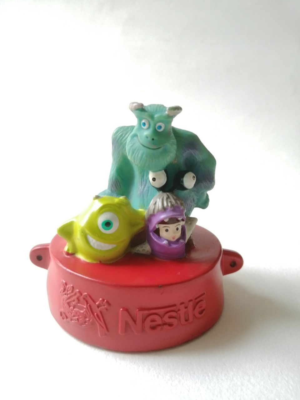 ของสะสมภาพยนต์การ์ตูนอนิเมชั่น มอนสเตอร์ อินซ์ Monster Inc. เป็นฝาท็อปเปอร์ขสดน้ำจาก เนสเล่ ***งานเก่า มีตำหนิ โปรดตรวจสอบทุกภาพ