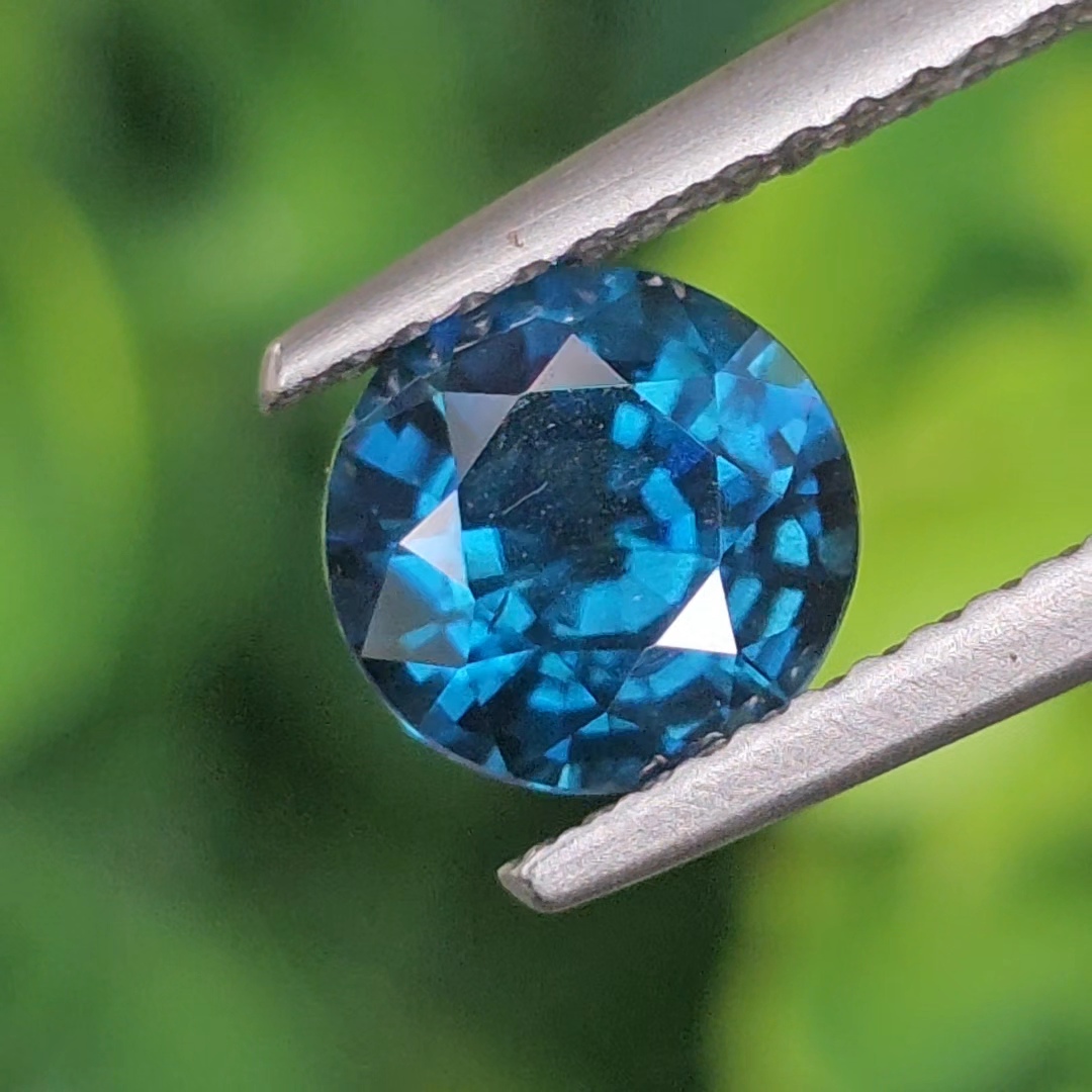 พลอย เพทาย Natural Zircon 1.93 กะรัต (Cts.) พร้อมใบเซอร์ พลอยแท้อัญมณีมงคล ประจําวันเกิด เครื่องประดับพลอย