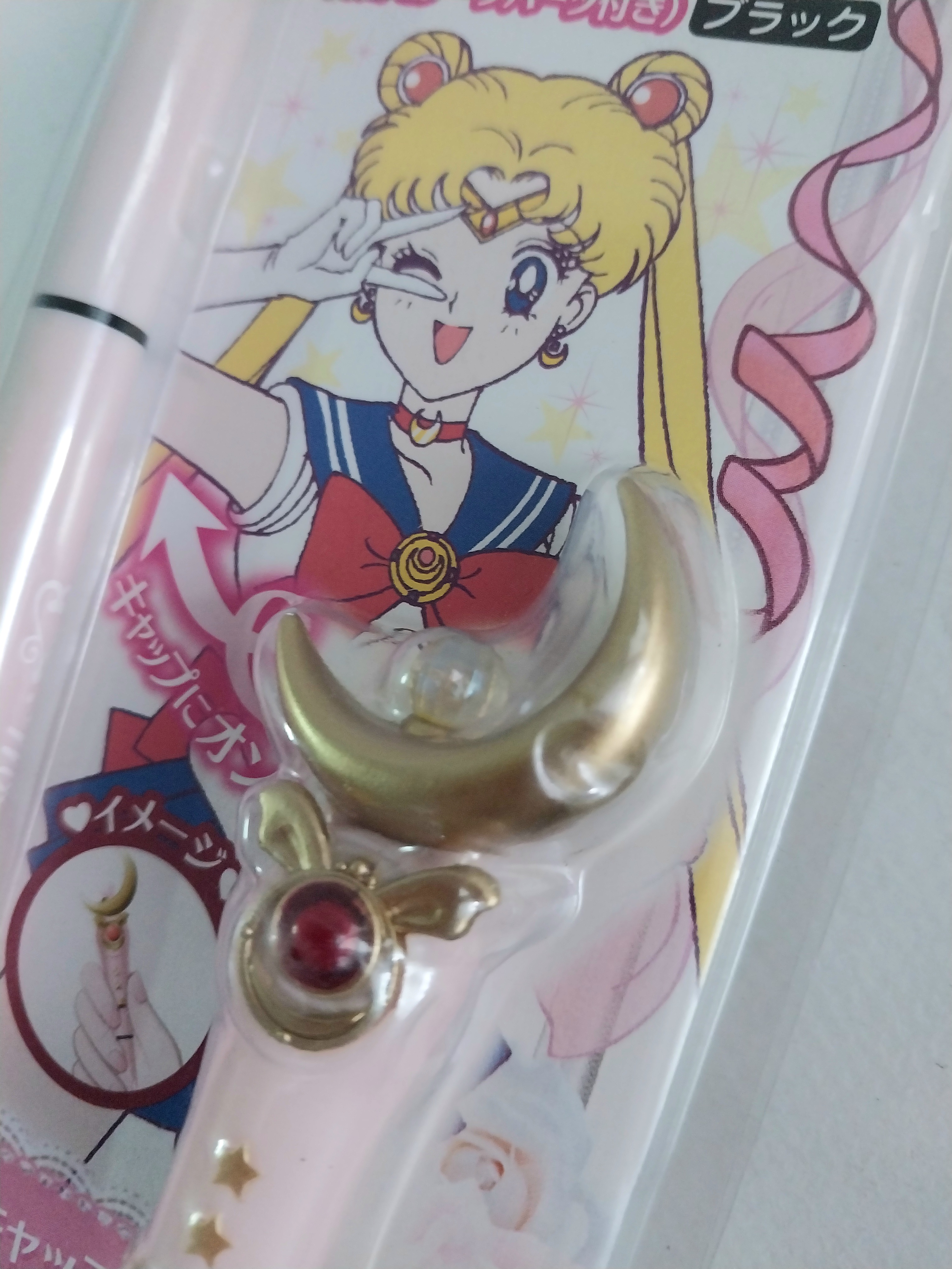 สภาพเก่าเก็บ ไม่ได้แกะ มีรอยบ้างตามภาพ(ราคาอันละ) สำหรับสะสมเท่านั้น เครื่องสำอางรูปอุปกรณ์แปลงร่างของเซเลอร์มูน Sailor Moon