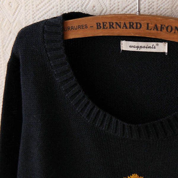 เสื้อสเวตเตอร์ไหมพรมนุ่ม ถักลายแต่งปักหัวใจจิ๋ว (12054LM)