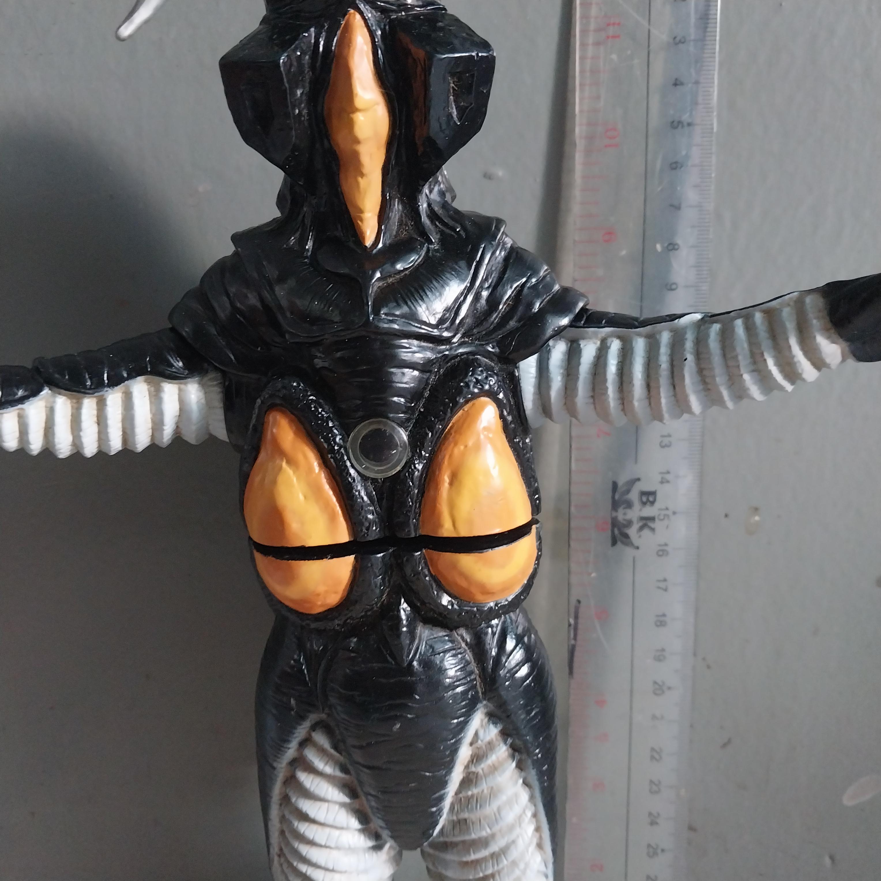 มีหลายภาพ สัตว์ประหลาดเซ็ทต้อน งานเครื่อง***ใช้ระบบไม่ได้ ,โมเท้าข้างหนึ่ง ยืนได้ปกติ ขนาดประมาณ 11นิ้ว ตามภาพ