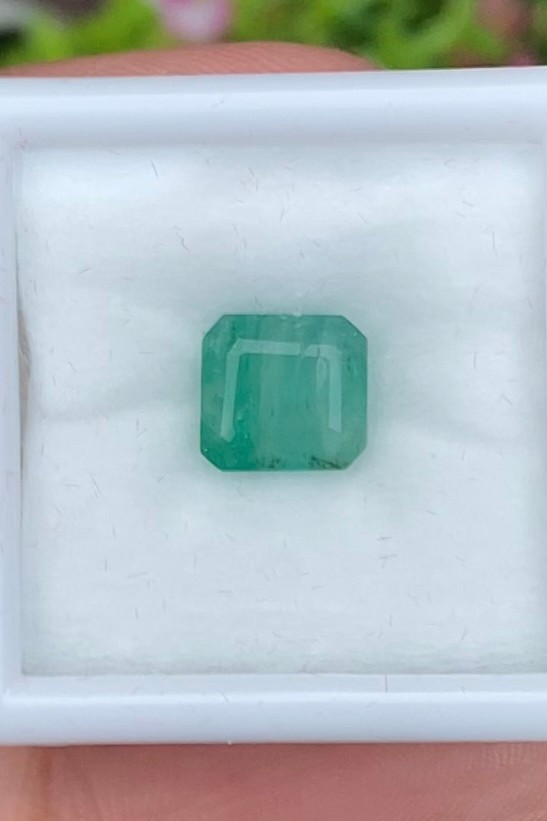 พลอย มรกต Natural Emerald แซมเบีย 1.84 กะรัต (Cts.) พลอยแท้ อัญมณีมงคลประจําวันเกิด เครื่องประดับพลอย