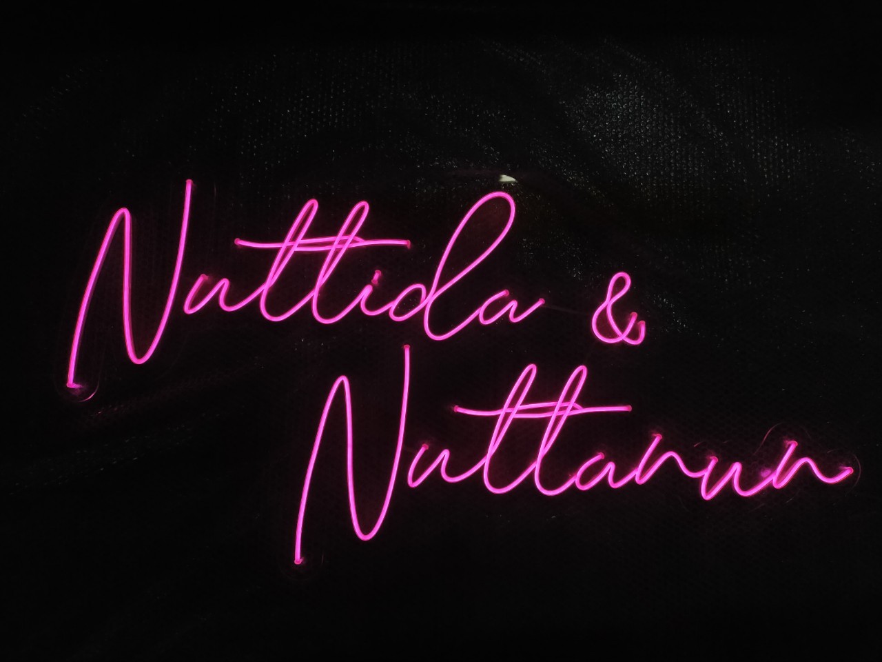 ไฟนีออน เฟค