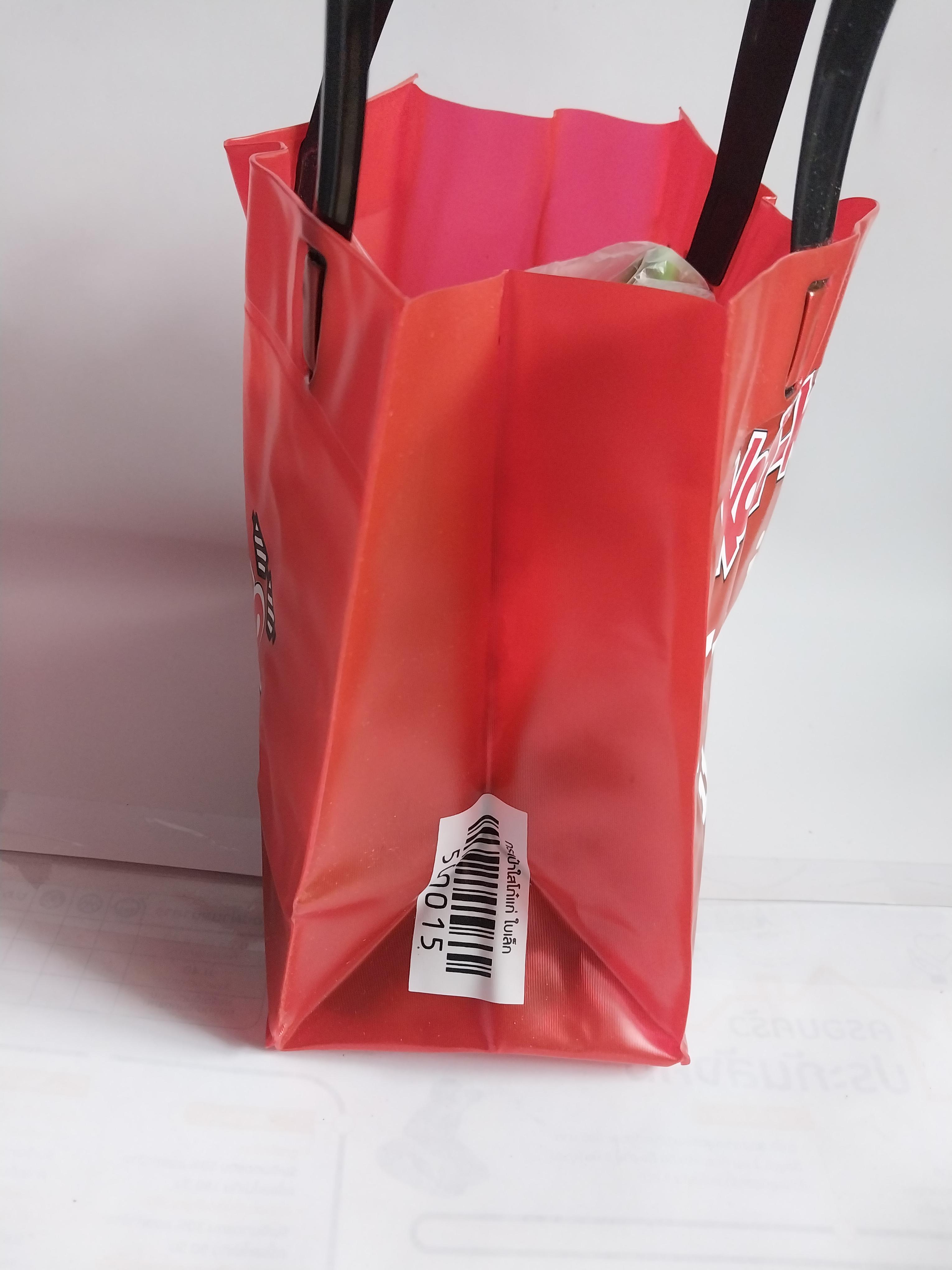 มีหลายภาพ กระเป๋า พลาสติก พิมพ์ลายโก๋แก่ ขนาดตามภาพ