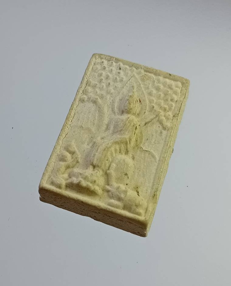 ผ2752 พระผง พิมพ์พระพุทธปางป่าเลไลย์ หลังยันต์ห้า ไม่ทราบที่ครับ