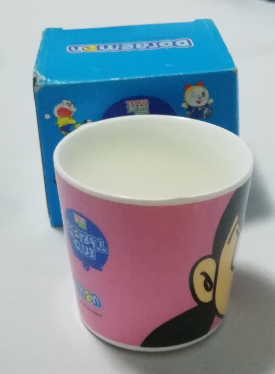 แก้วน้ำเซรามิกสีชมพู ลายชิสุกะ ของสะสมแลกซื้อจากเทสโก้โลตัส **กล่องมีตำหนิ โปรดตรวจสอบทุกภาพ