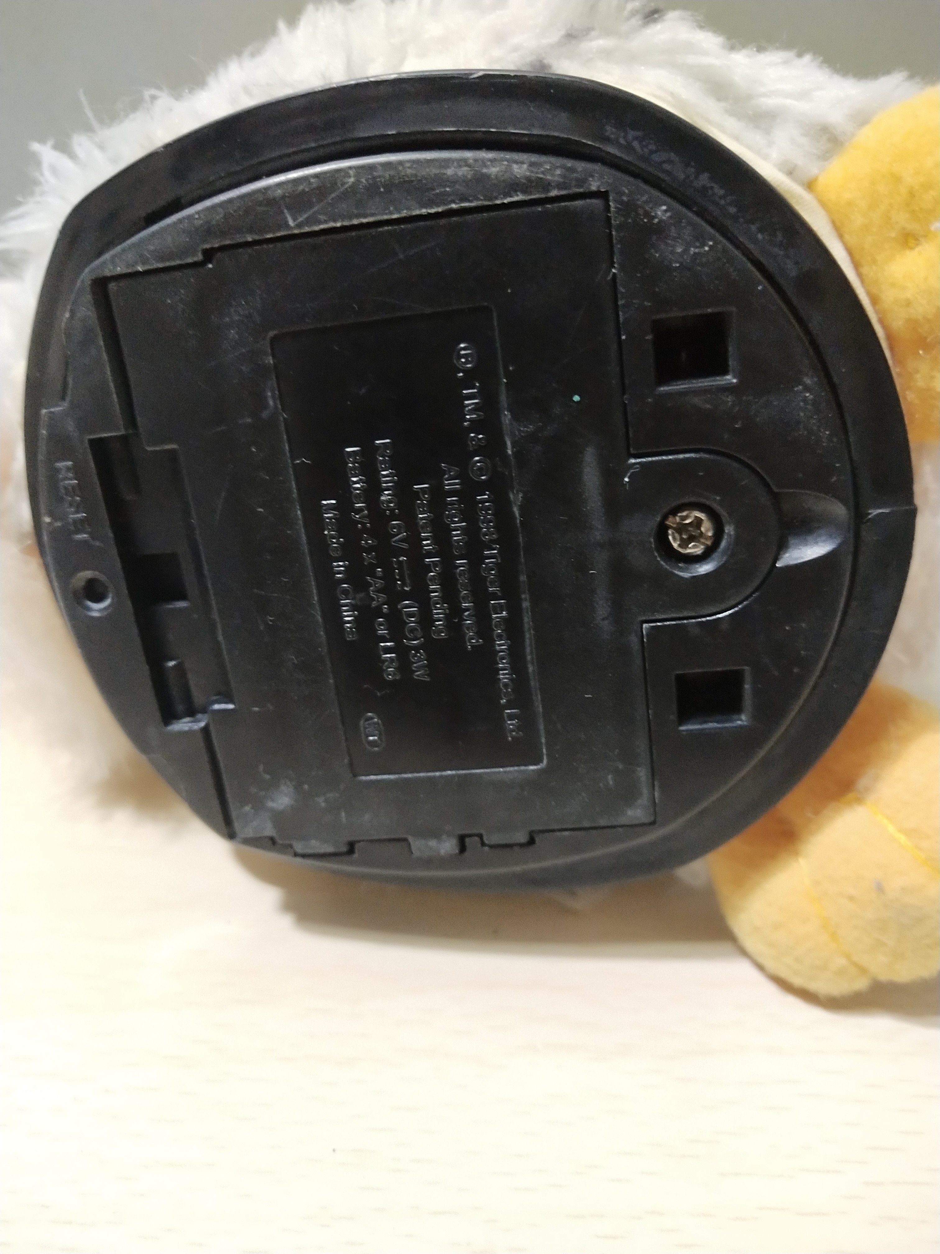 มีหลายภาพ***ระบบไฟใช้ไม่ได้แล้ว ขนตาด้านขวาติดอยู่ลึกกว่าด้านซ้าย วินเทจ เฟอร์บี้ แบรนด์ Tiger Vintage Furby ปี 1990