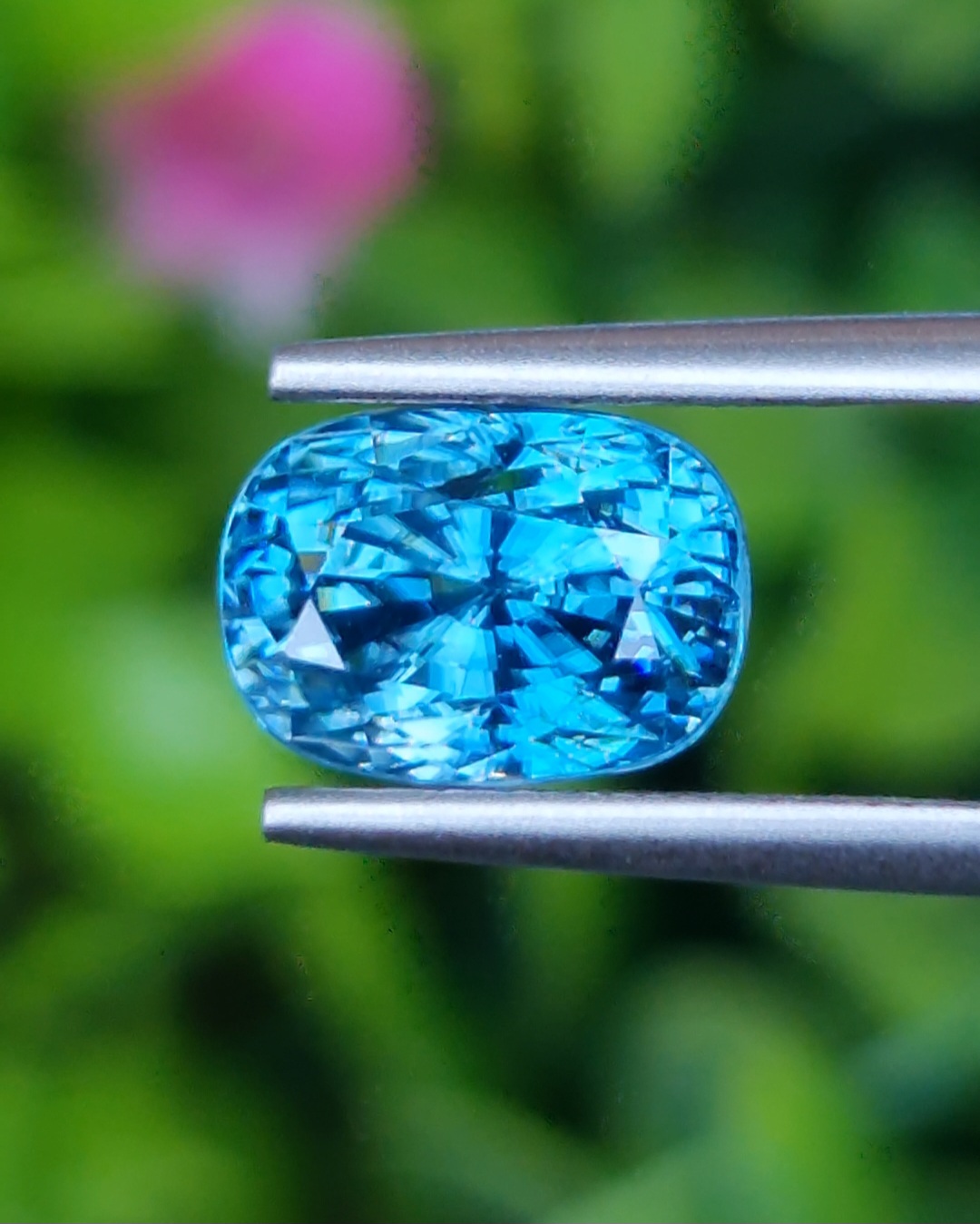 พลอย เพทาย (Zircon) 4.49 กะรัต (Cts.) พลอยแท้ อัญมณีมงคลประจําวันเกิด เครื่องประดับพลอย