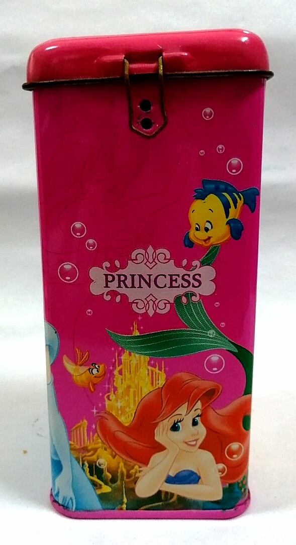 ของสะสมเจ้าหญิงดิสนีย์ Disney Princess กระปุกออมสินสีหวาน งานโลหะ พิมพ์ลายเจ้าหญิงทั้ง4ด้าน :-ซินเดอเรลล่า, แอเรี่ยล, สโนว์ไวท์, ออโรร่า **ตัวล๊อกฝาชำรุดตามภาพ