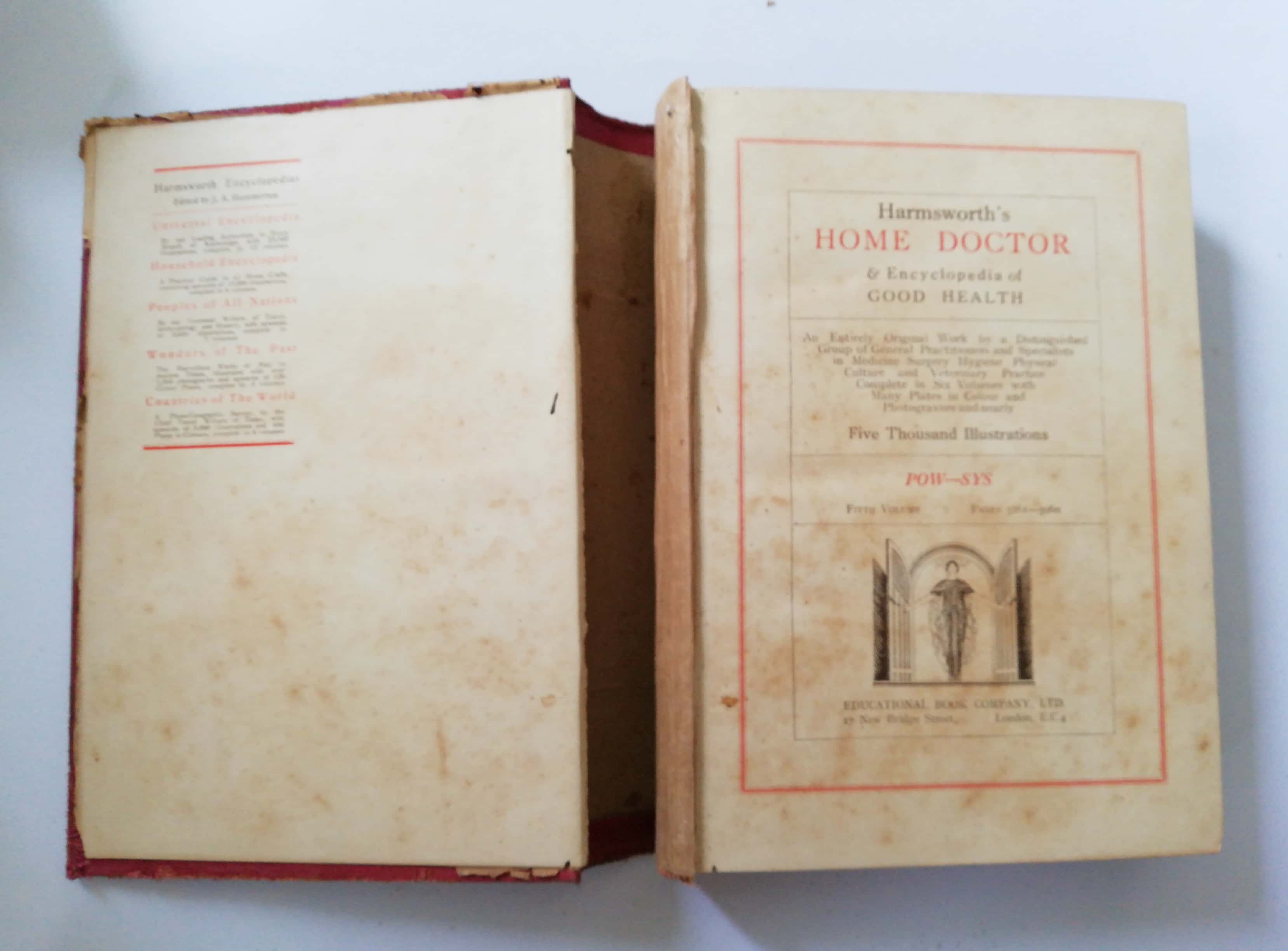 นิตยสารทางการแพทย์เก่า ฉบับภาษาอังกฤษ HARMSWORTH'S HOME DOCTOR& ENCYCLOPEDIA OF GOOD HEALTH**หนังสือเก่ามีตำหนิตามภาพ