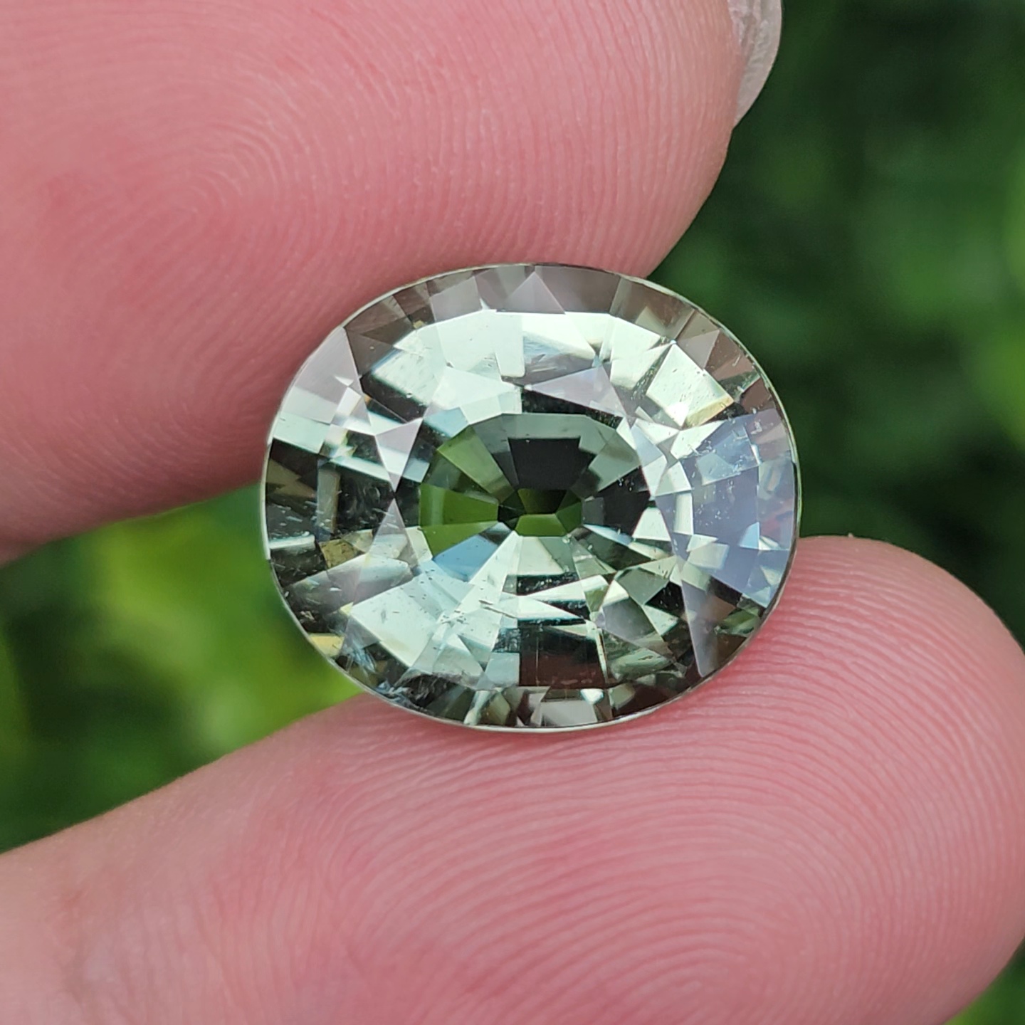 พลอย กรีน ทัวร์มารีน (Green Tourmaline) 11.72 กะรัต (Cts.) อัญมณีมงคลประจําวันเกิด เครื่องประดับพลอย