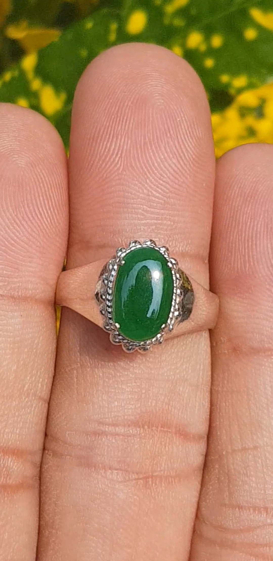 หยก พม่า แท้ Jade แหวนหยก 翡翠戒指 (Jadeite ring) 1.07 กะรัต (Cts.) (Size) 57 ดิบ ไม่ผ่านการปรับปรุง (Type A) พม่า (Myanmar)