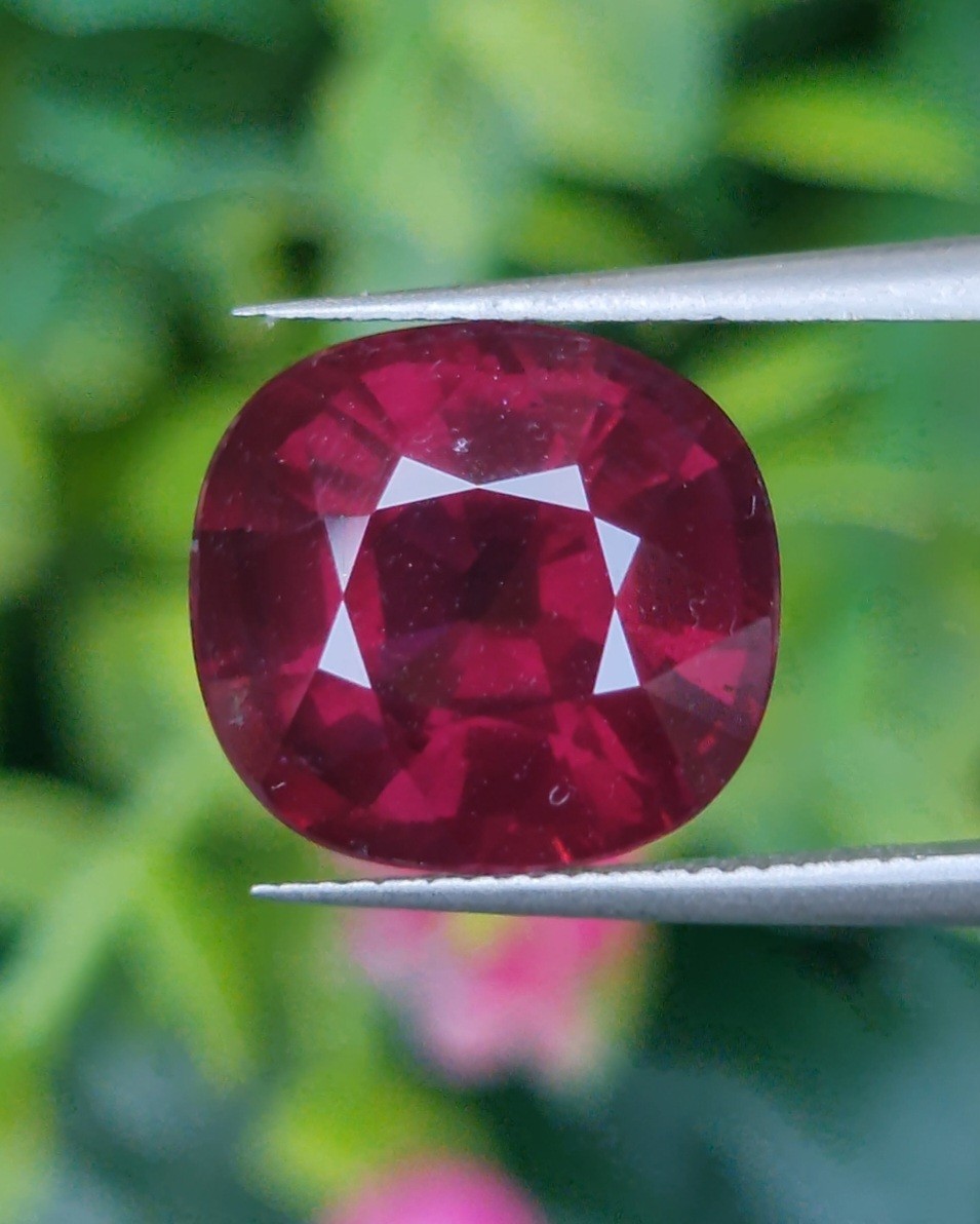 พลอย โรโดไลต์ กาเน็ท Rhodolite Garnet 7.52 กะรัต Cts.พลอยแท้ อัญมณีมงคลประจําวันเกิด เครื่องประดับพลอย