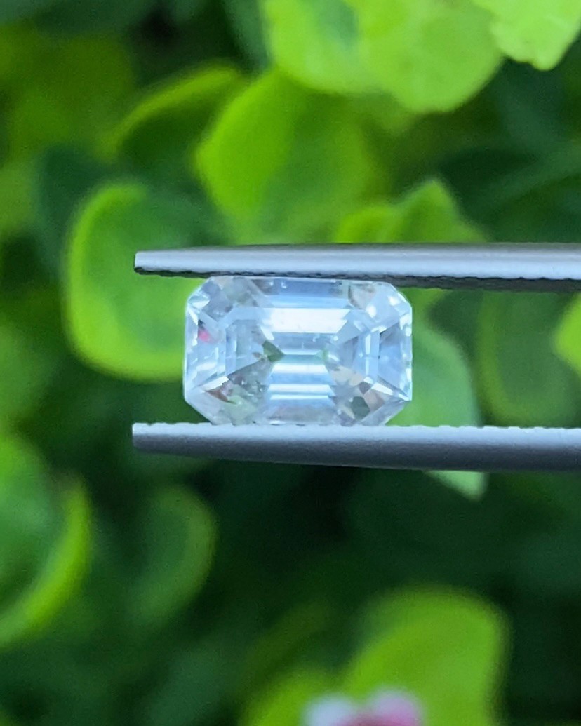 พลอย ขาว ไวท์ แซฟไฟร์ White Sapphire 2.12 กะรัต (Cts.) พลอยแท้ อัญมณีมงคลประจําวันเกิด เครื่องประดับพลอย