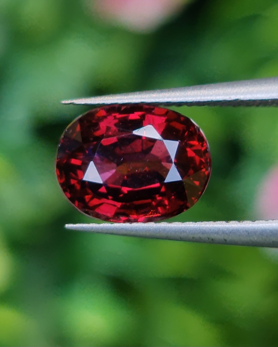 พลอย โรโดไลต์ กาเน็ท Rhodolite Garnet 2.31 กะรัต Cts.พลอยแท้ อัญมณีมงคลประจําวันเกิด เครื่องประดับพลอย