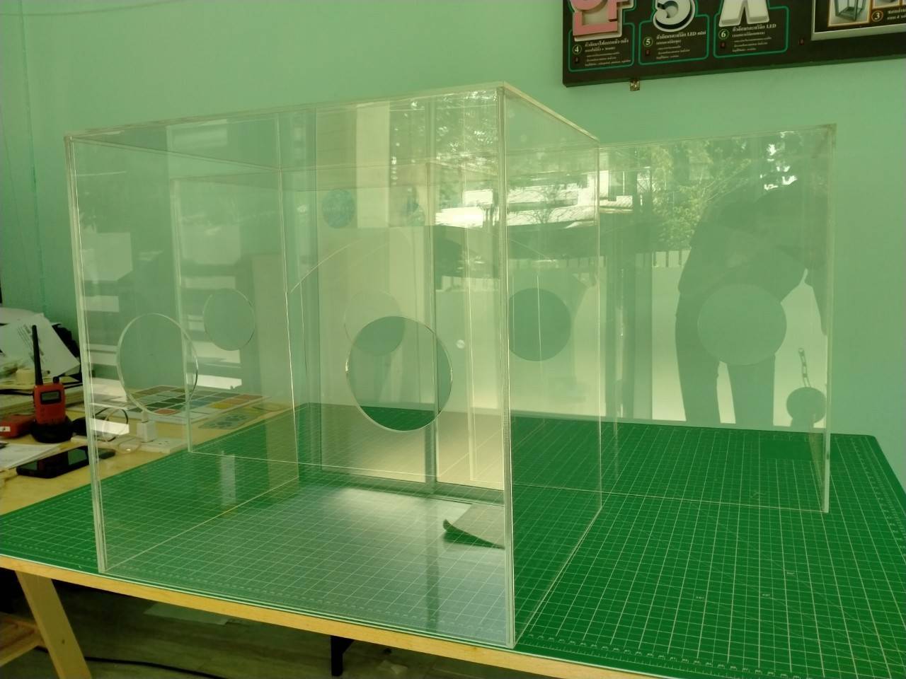 รับทำกล่องอะคริลิคใส กันการกระจายเชื้อ #ราคาทุน